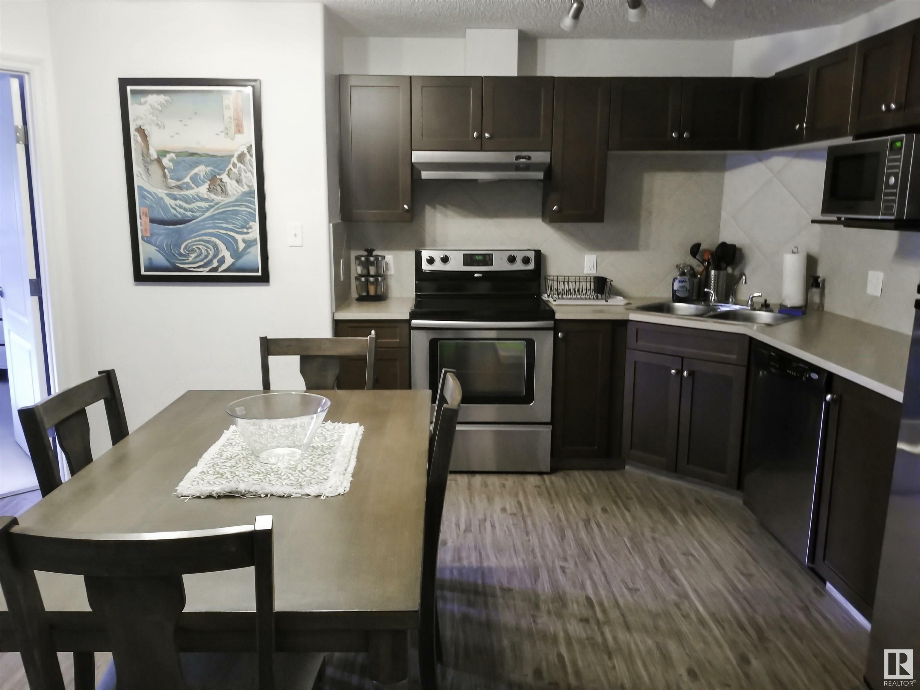 Photo de la propriété: 9363 Simpson Drive NW 1332 AB T6R 0N2
