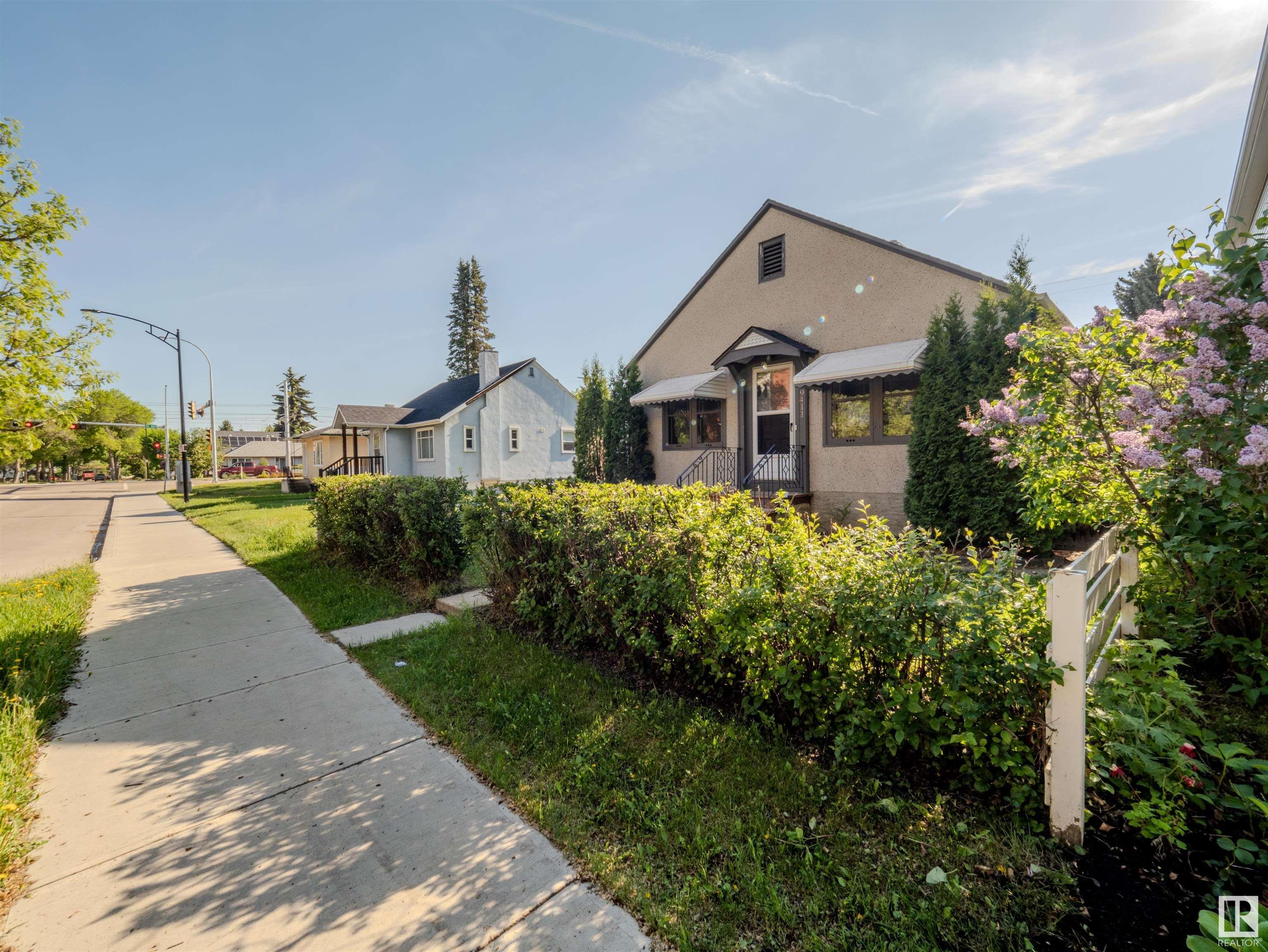 Property Photo:  9411 92 Street NW  AB T6C 3S1 