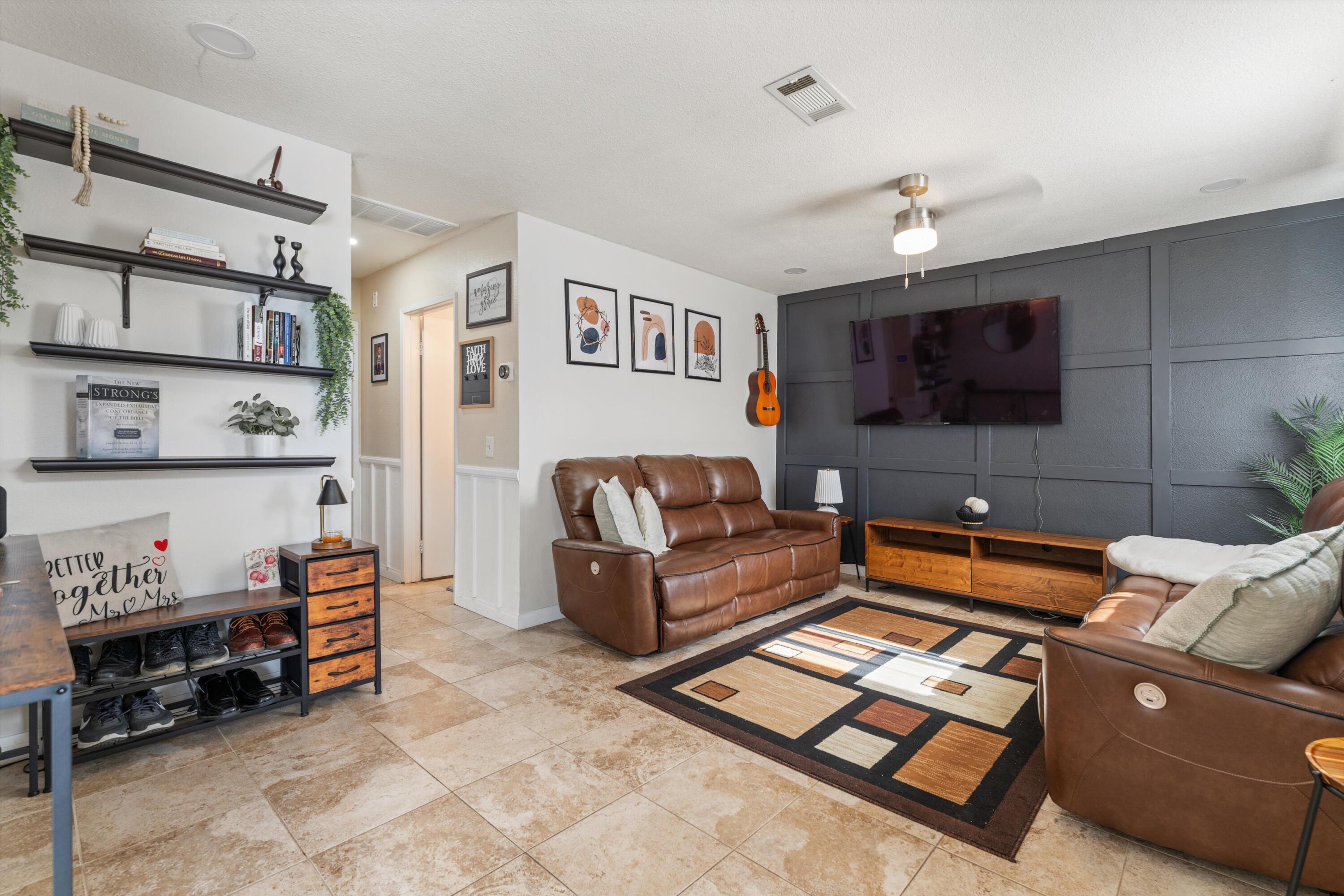 Property Photo: 42045 Thornbush Ave CA 93536