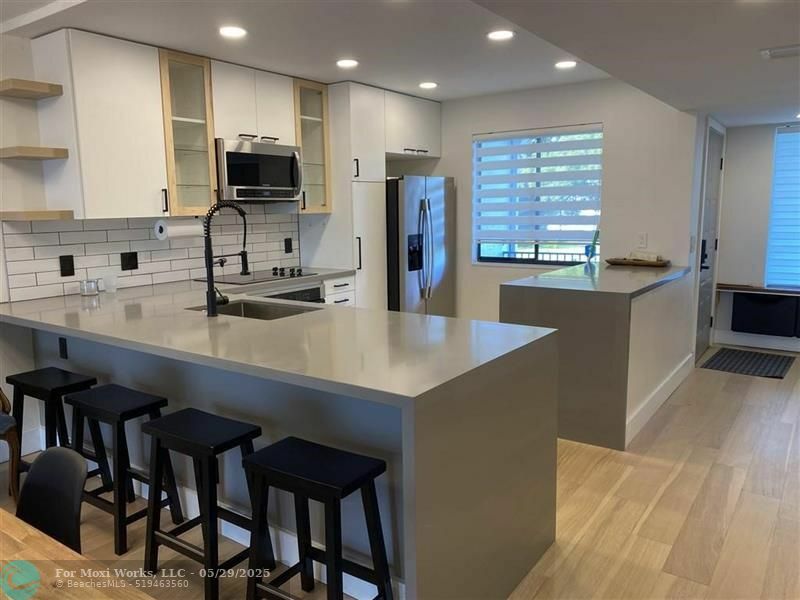 Property Photo: 304 Racquet Club Rd 204 FL 33326