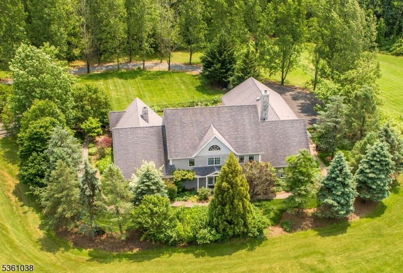 Property Photo: 80 Linvale Rd NJ 08551