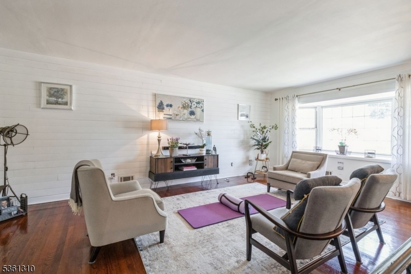 Property Photo: 1 Hollywood Dr NJ 07095