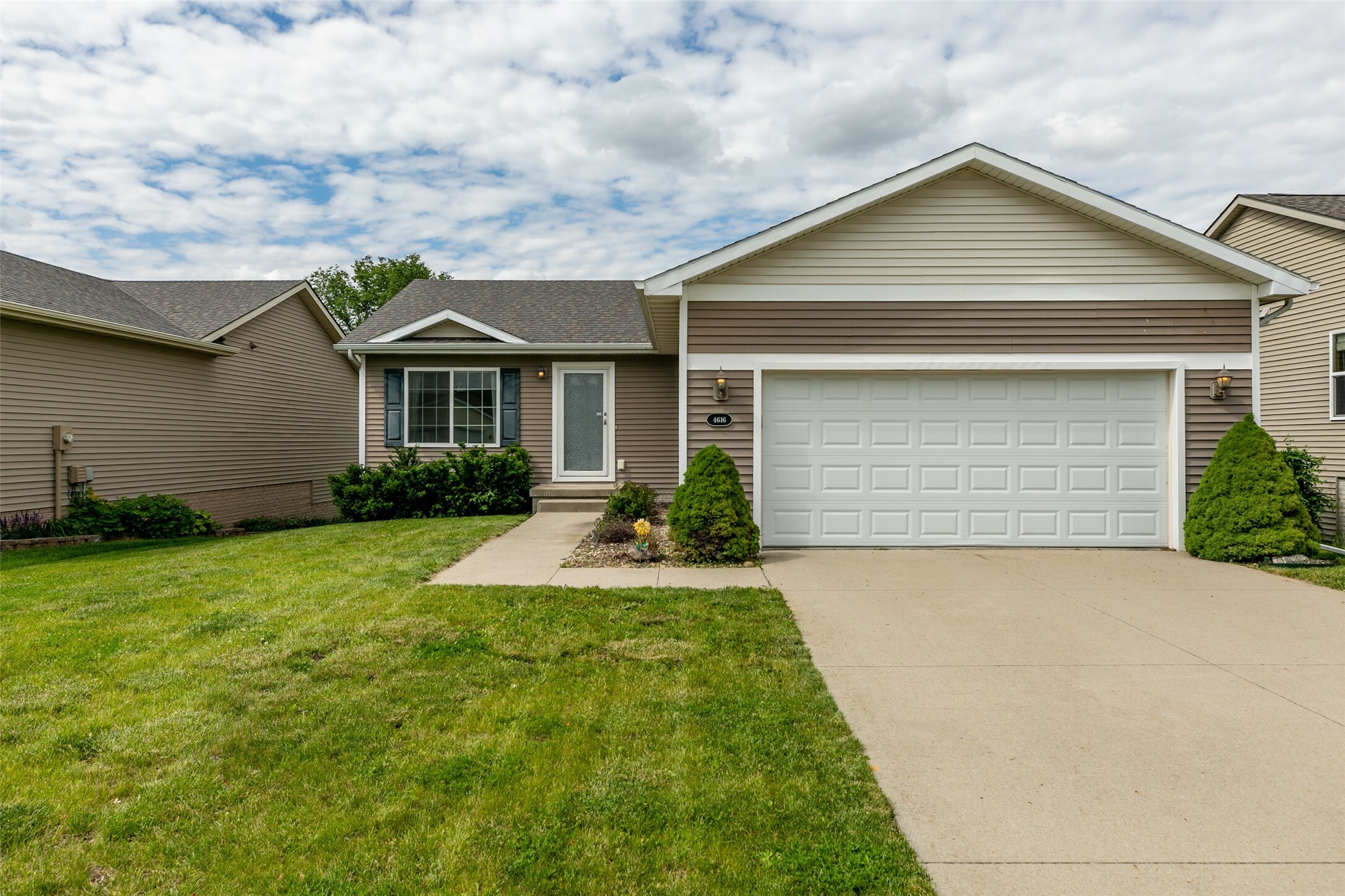 4616 E Merced Street  Des Moines IA 50317 photo