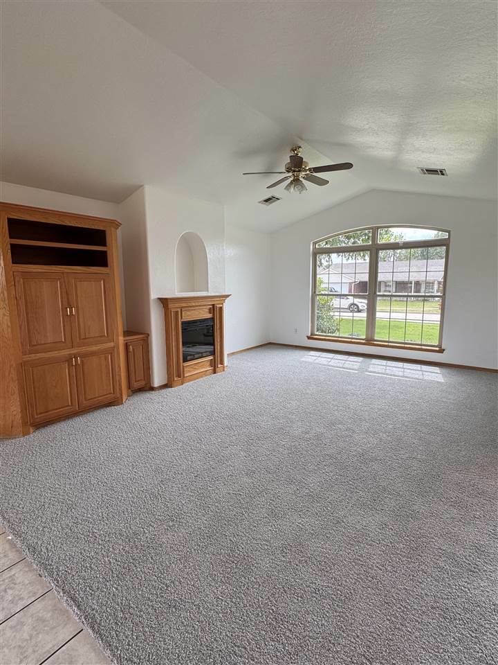 Property Photo: 118 SE Churchill Way OK 73501