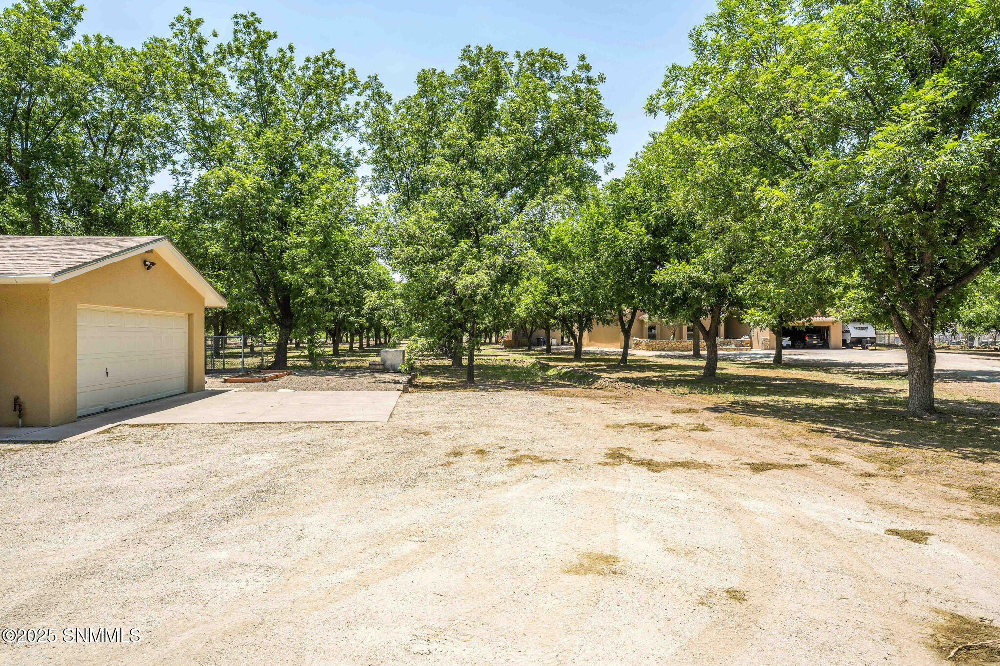 Property Photo: 1810 S Fairacres Road NM 88005