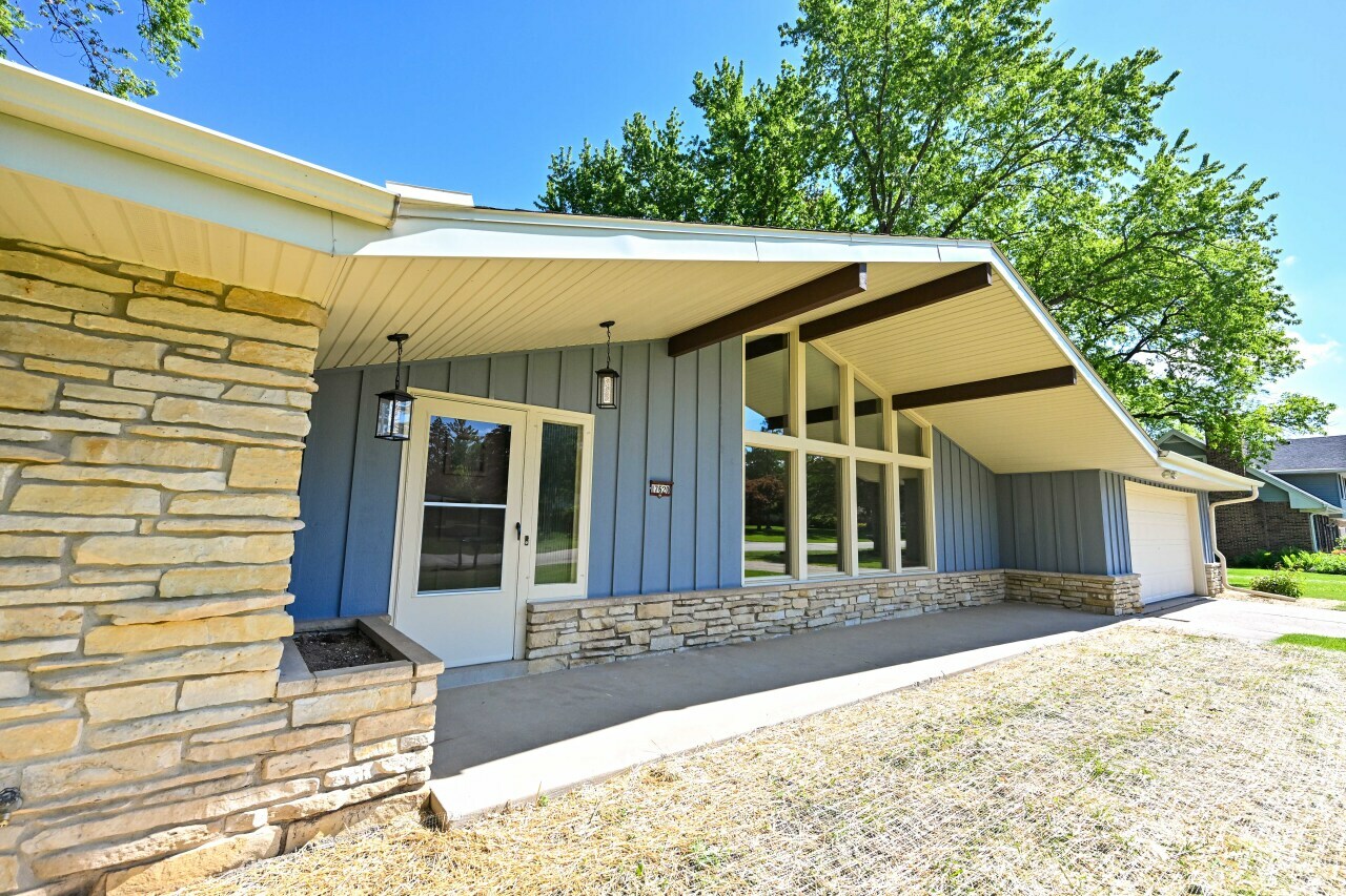 Property Photo: 17620 Continental Dr WI 53045