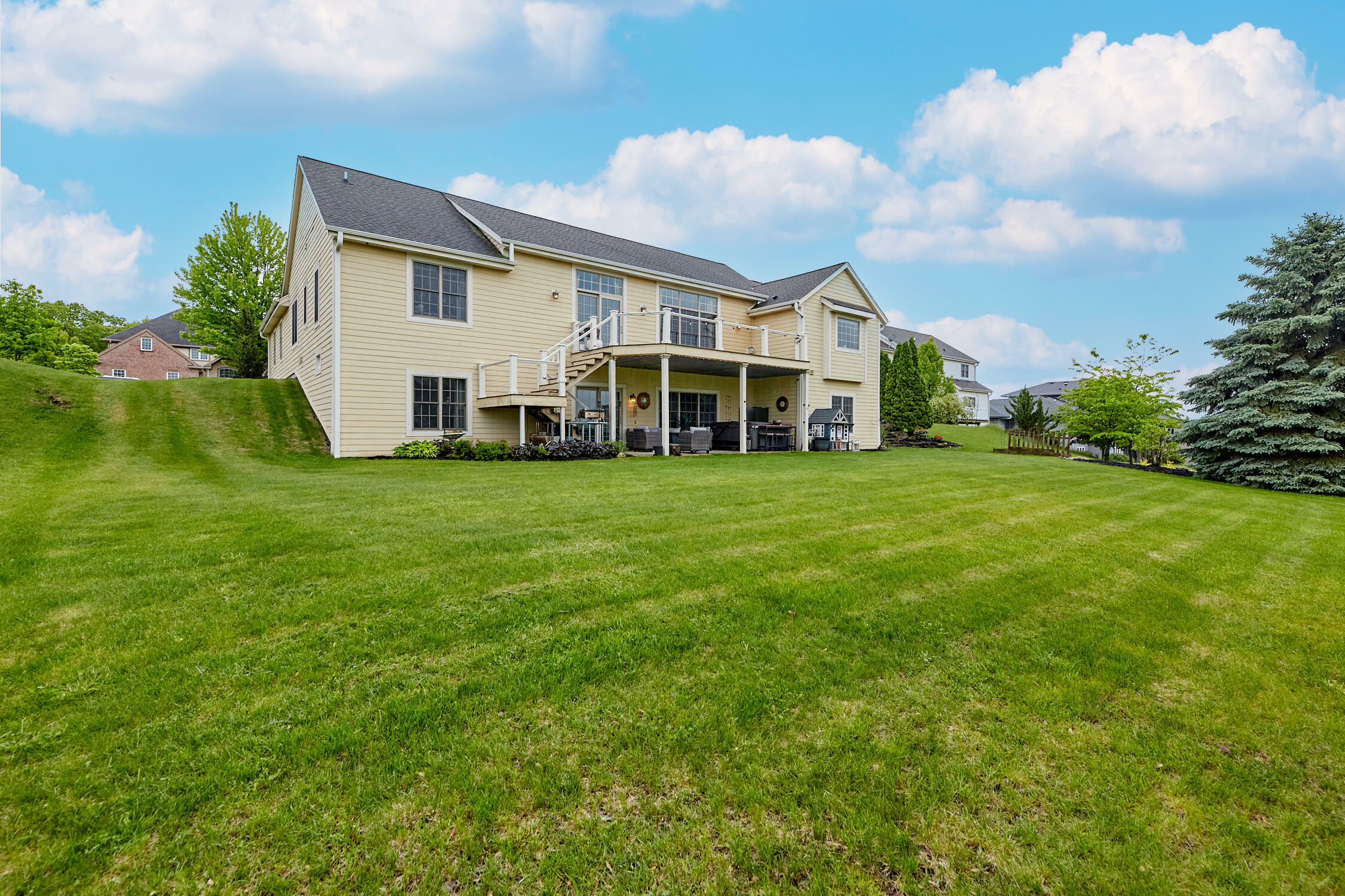 Property Photo: 3922 Oakmont Trl WI 53188