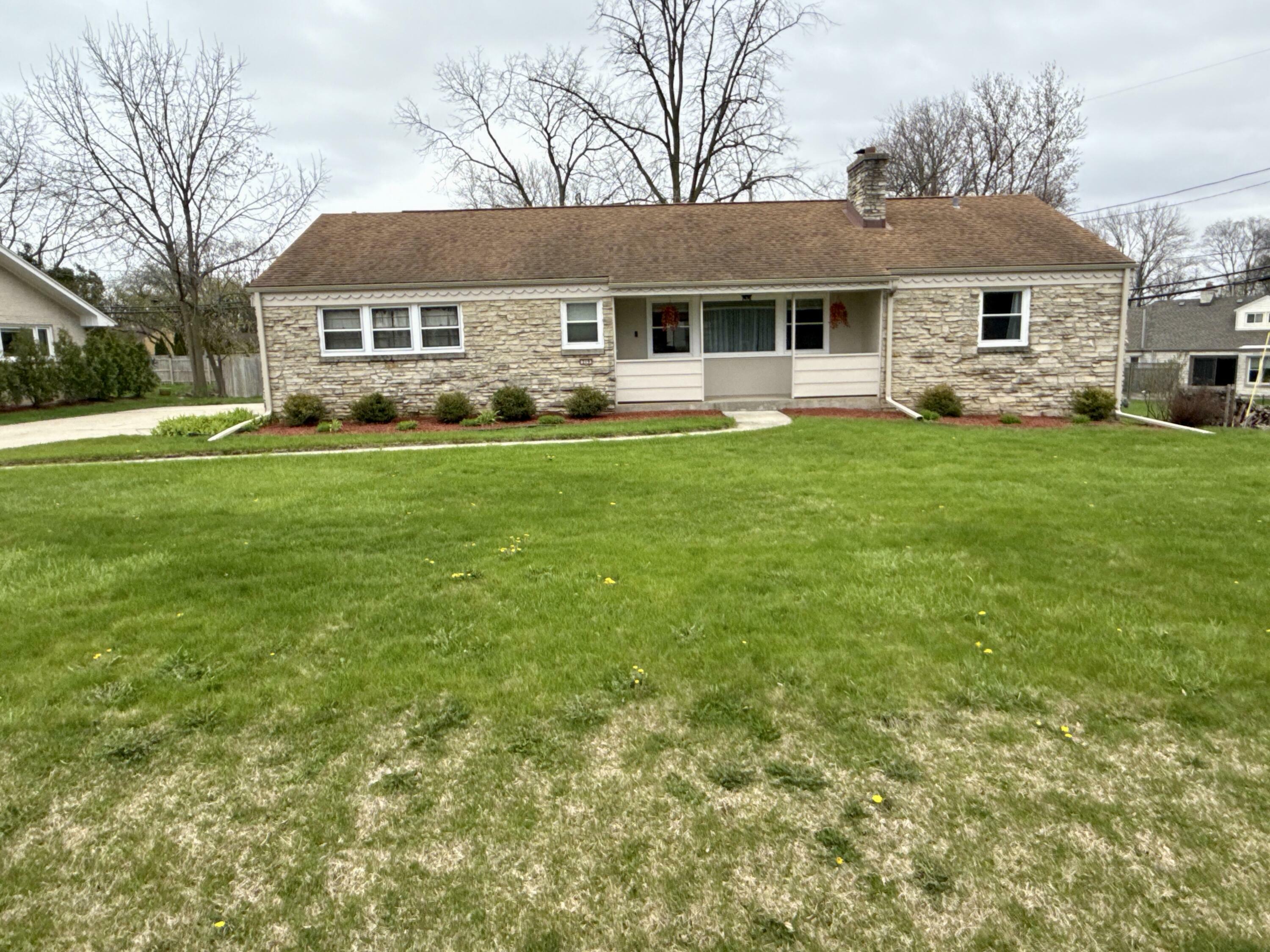219 W Daphne St  Glendale WI 53217 photo