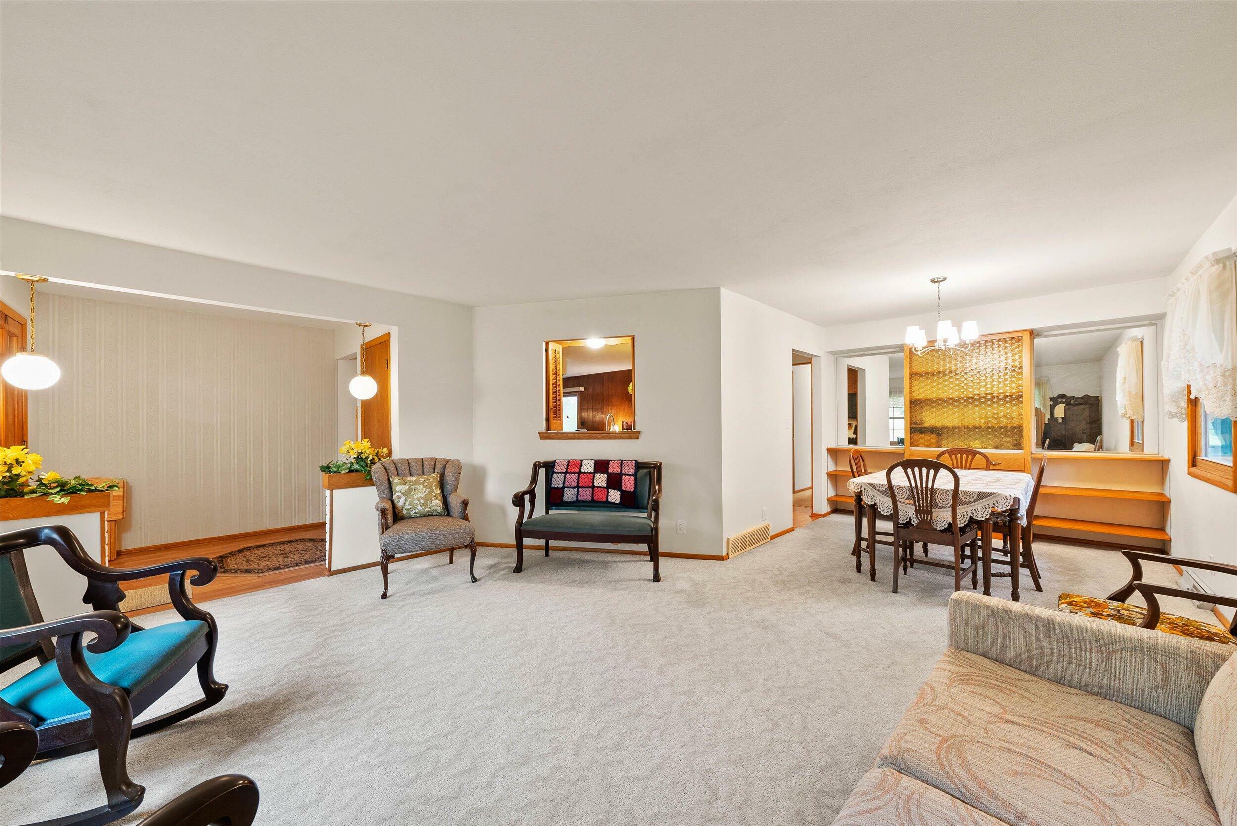 Property Photo: W213n10321 Oak Ln WI 53017