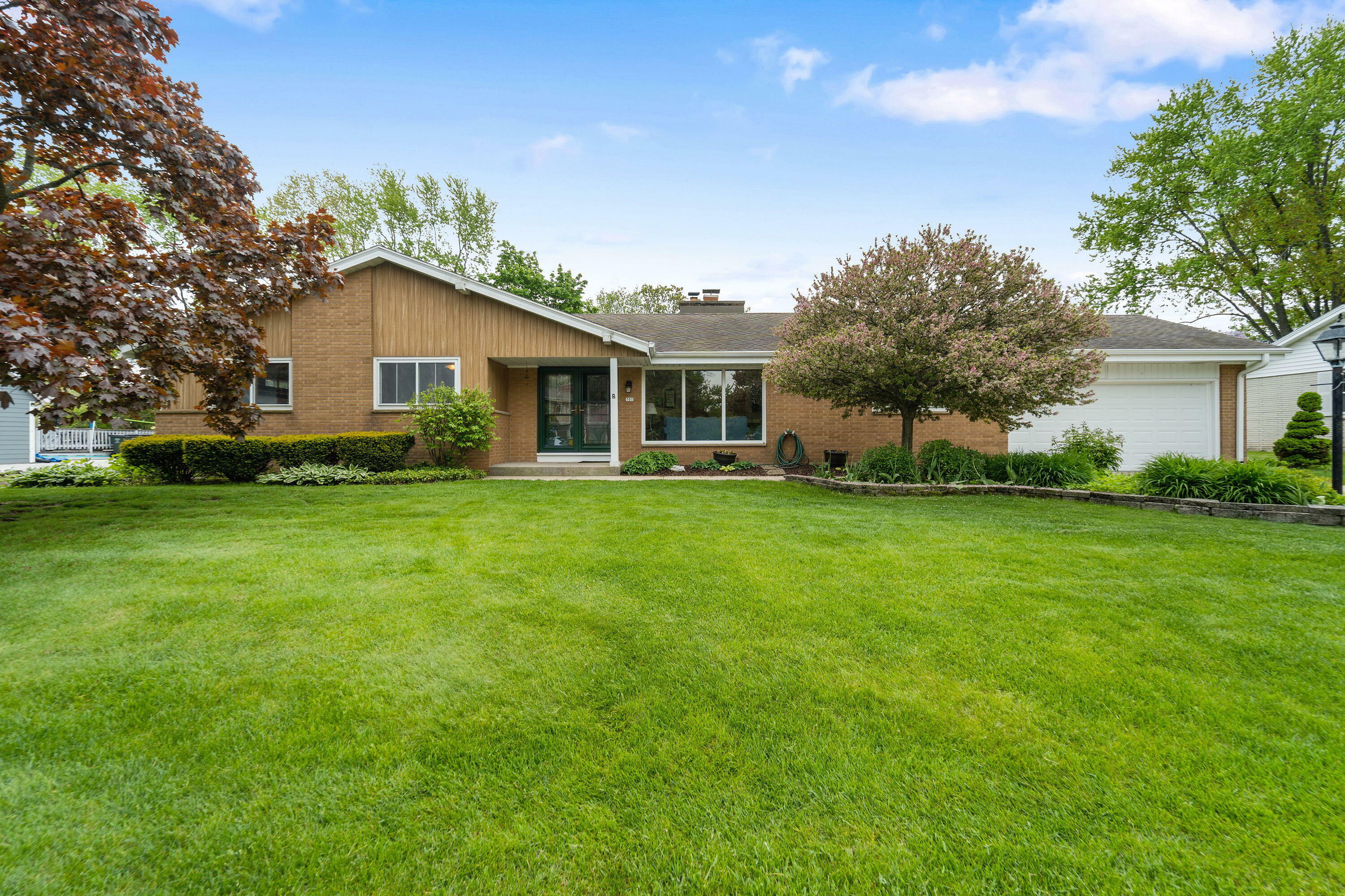 Property Photo:  701 W Fairfield Ct  WI 53217 