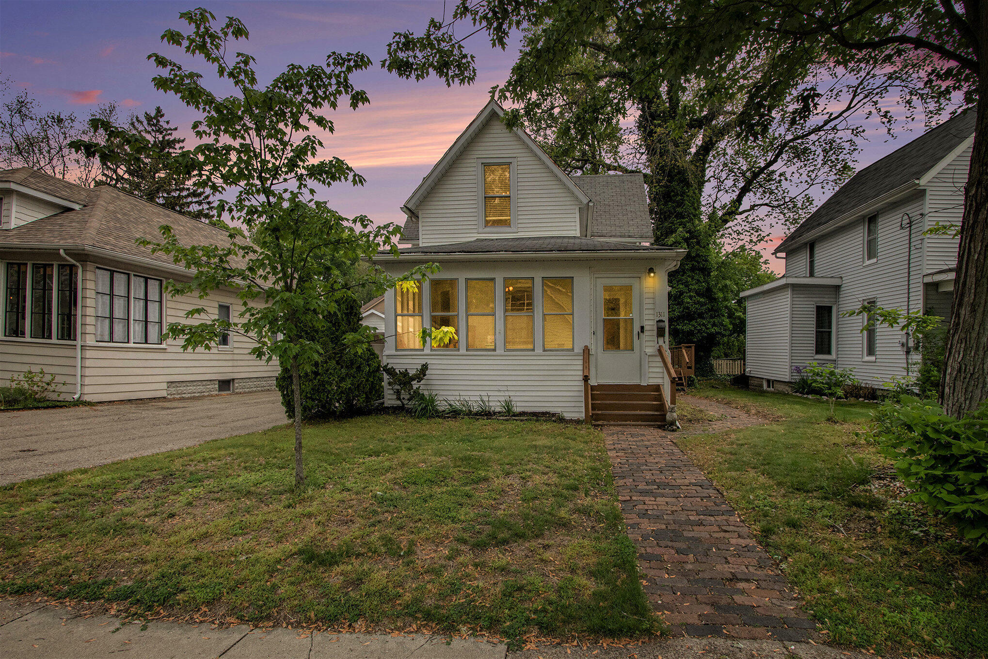 Property Photo: 1311 Wolcott Avenue MI 49085