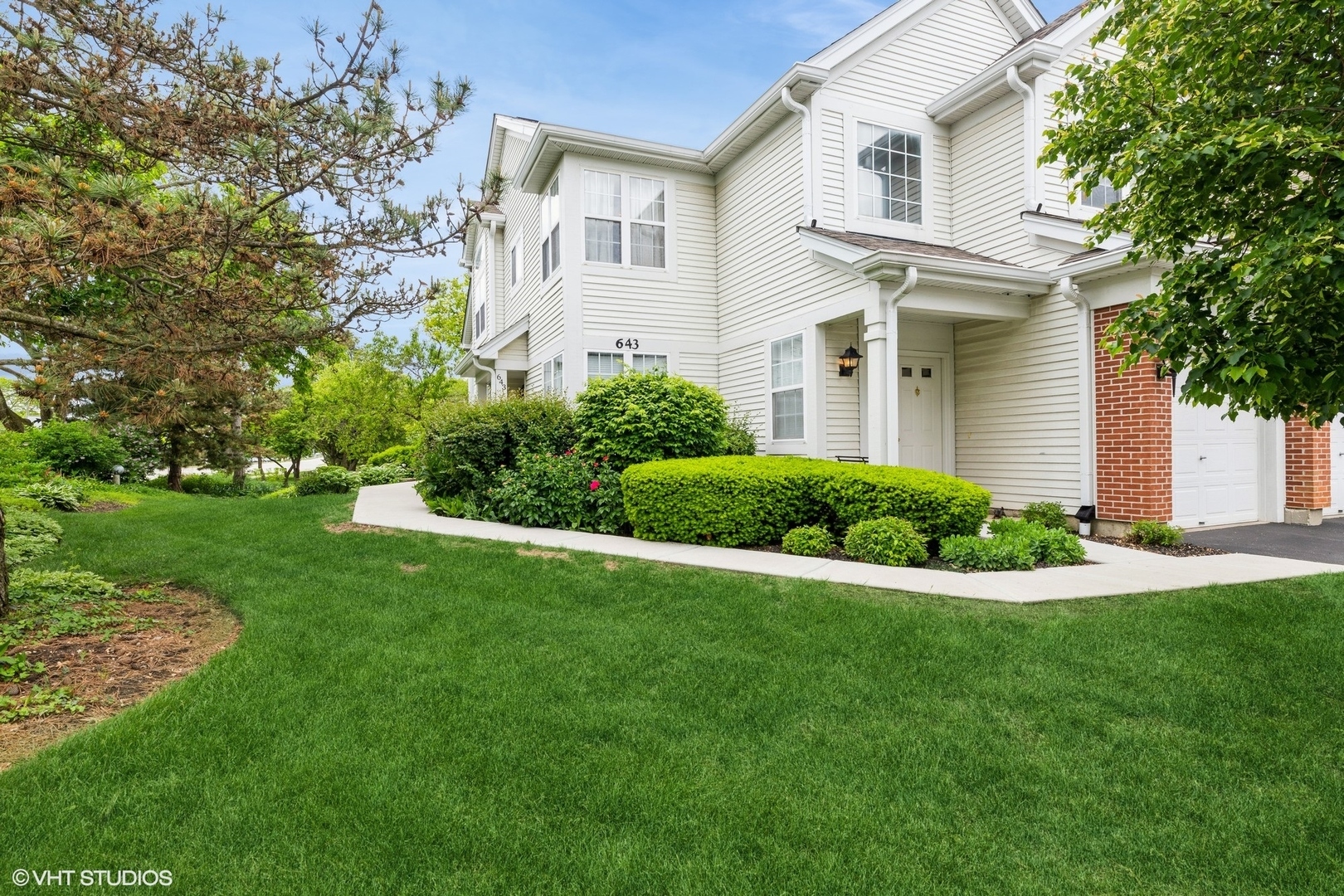 Property Photo: 645 Concord Way 645 IL 60070