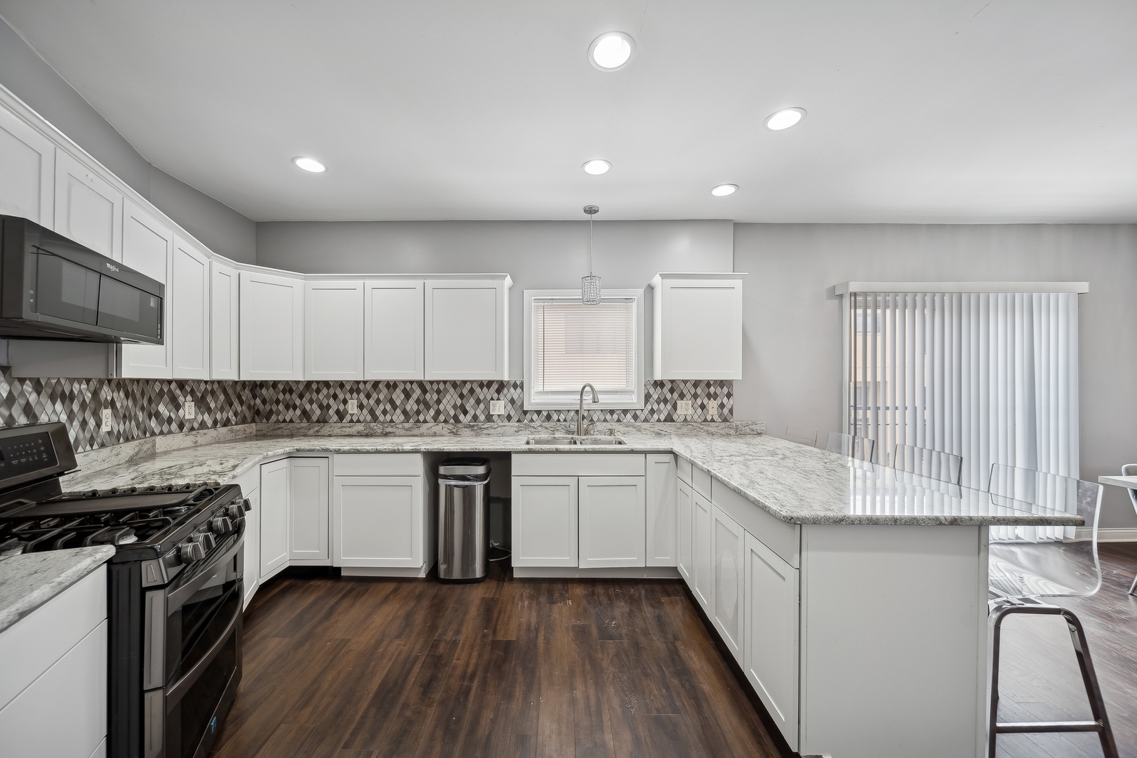 Property Photo: 11501 S Vincennes Avenue IL 60643