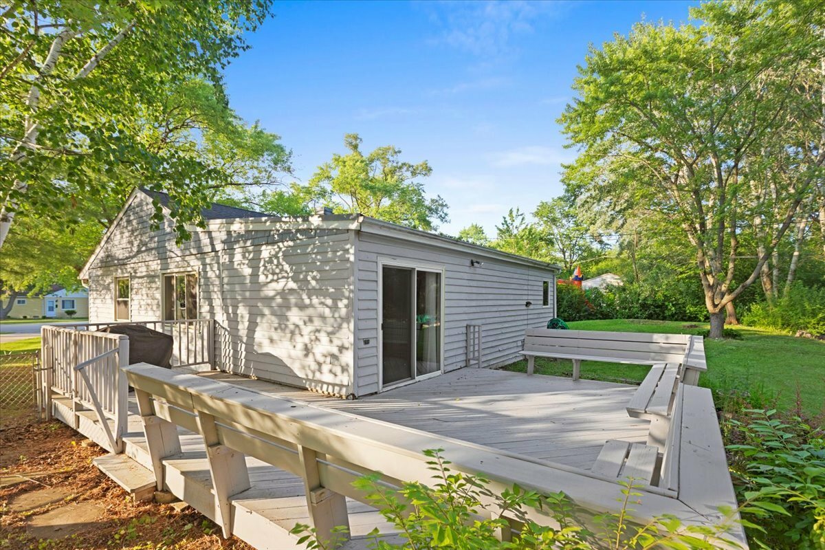 Property Photo: 9 Craig Terrace IL 60047