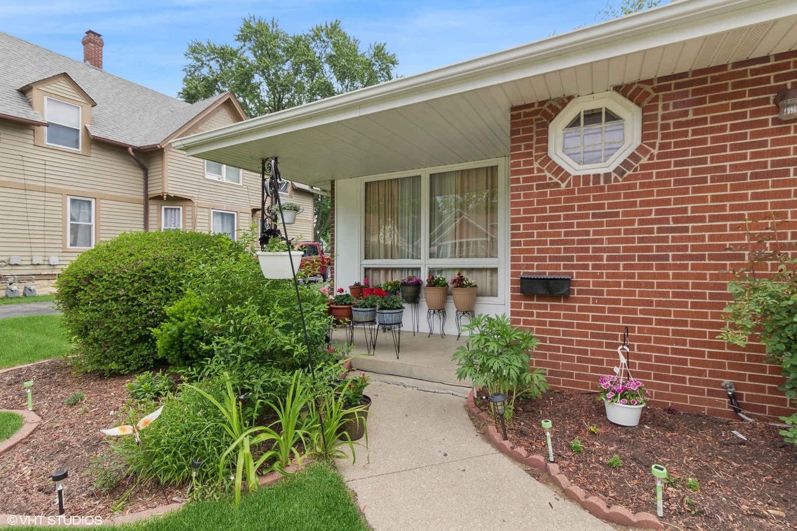 Property Photo: 611 Palace Street IL 60506