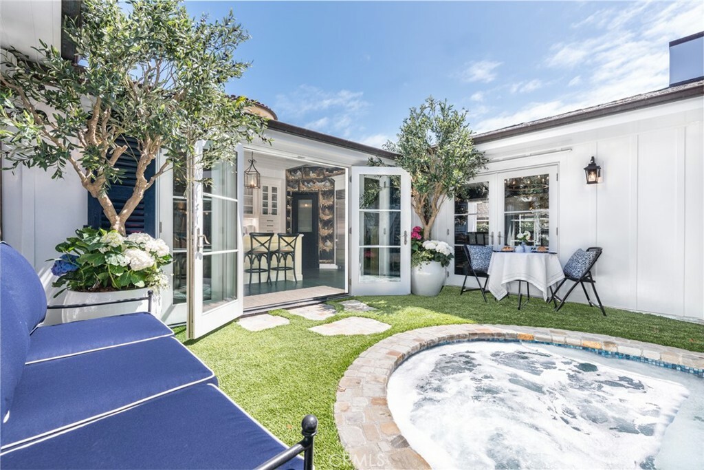 Property Photo: 105 Via Waziers CA 92663