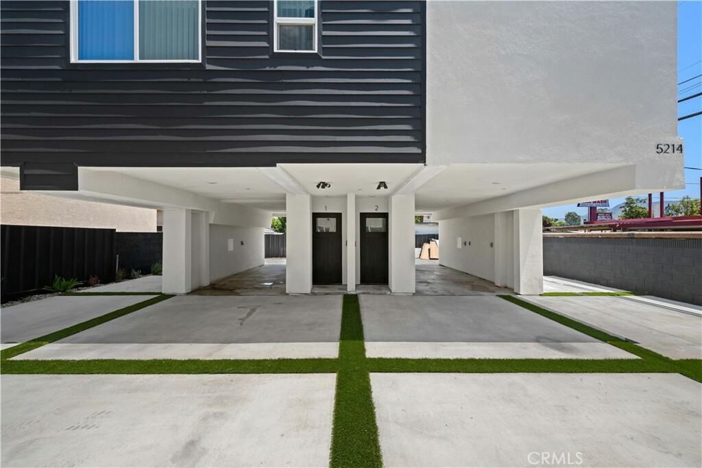 Property Photo: 5214 Auckland Avenue 1 CA 91601