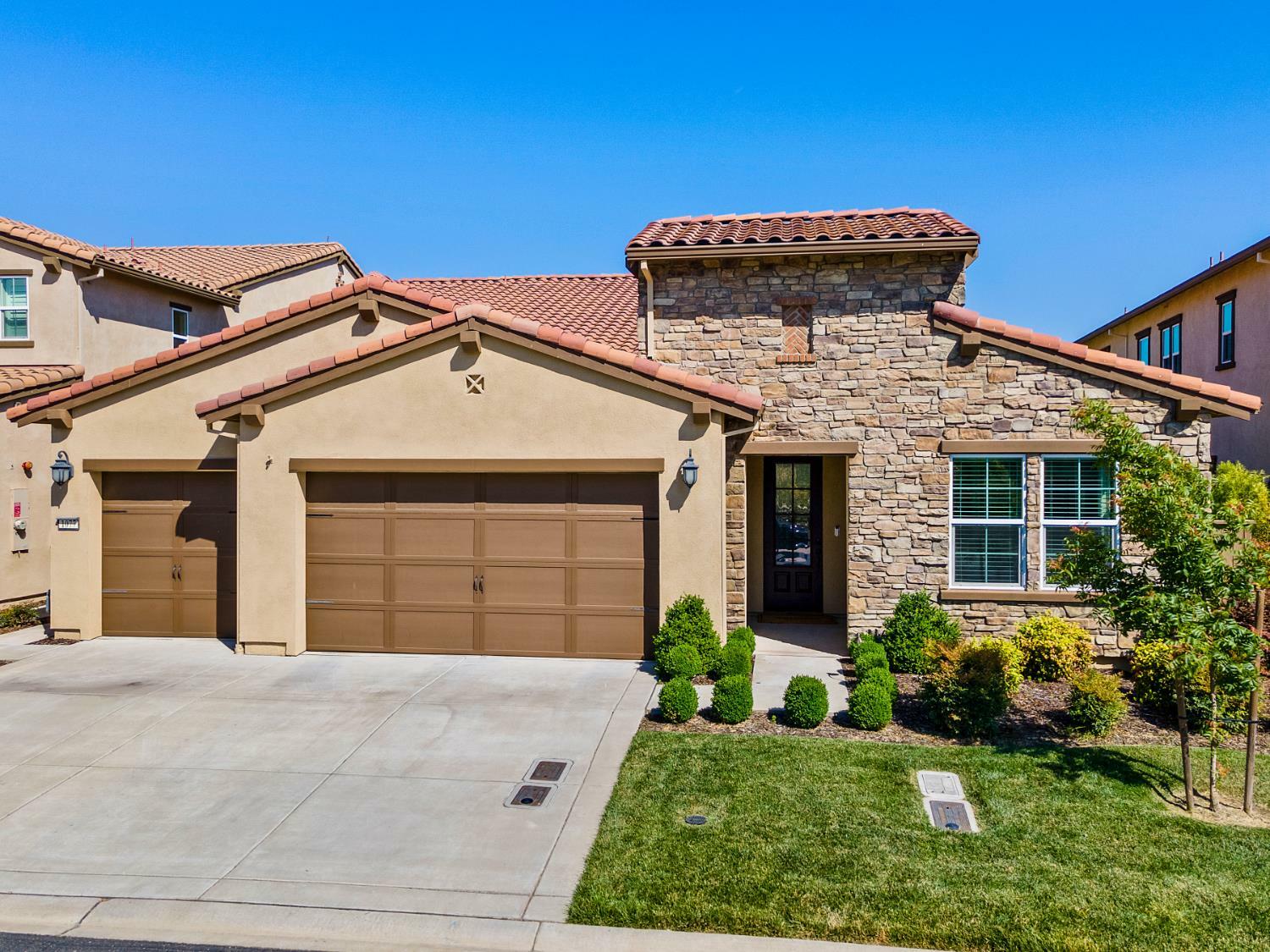 Property Photo: 1077 Hogarth Way CA 95762