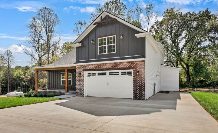 Property Photo:  1586 Ryes Chapel Rd  TN 37171 