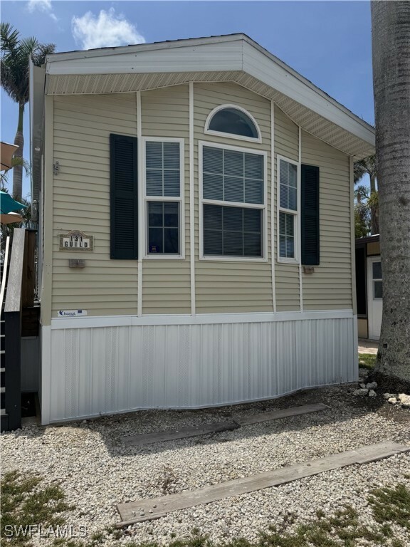 Property Photo: 1119 Periwinkle Way 131 FL 33957