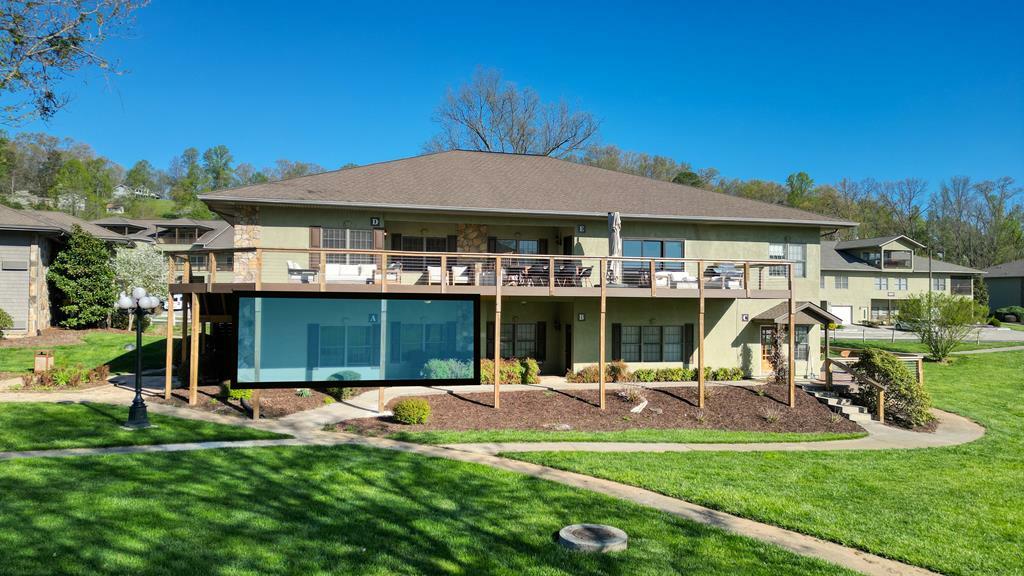 Property Photo: 1688 Lakeview Drive 1A GA 30582