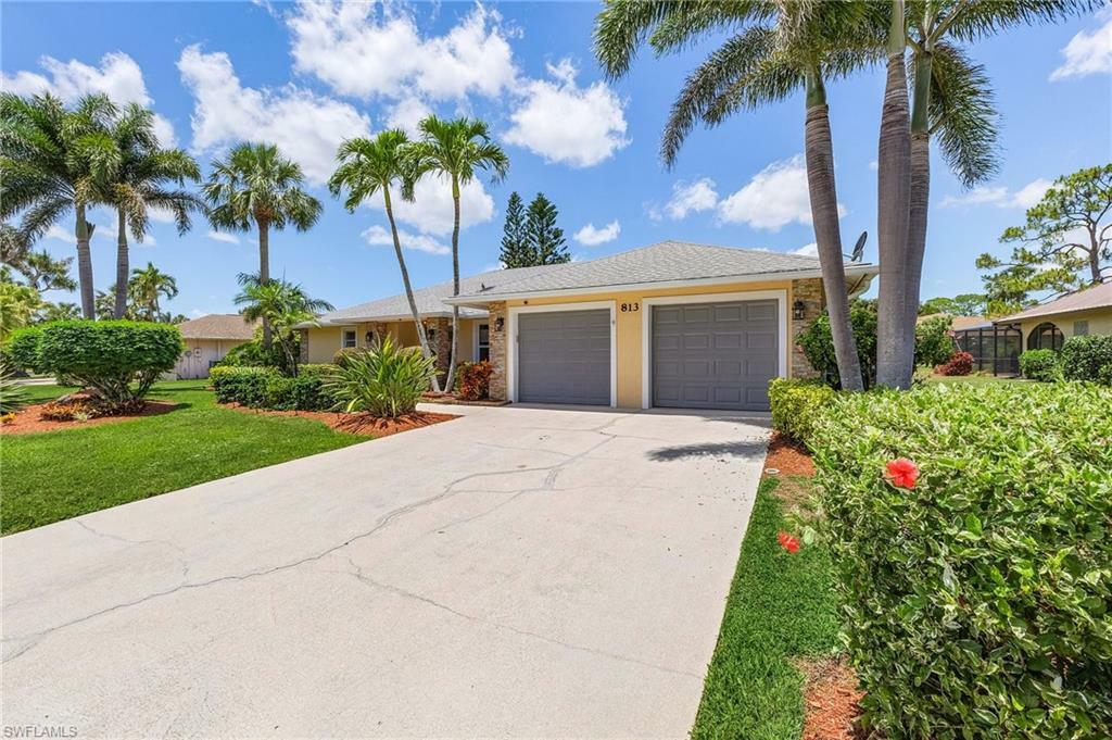 Property Photo: 813 Saint Andrews Blvd FL 34113
