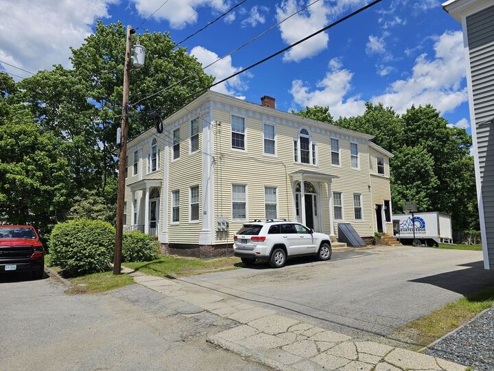 Property Photo: 25-27 Roxbury Court NH 03431