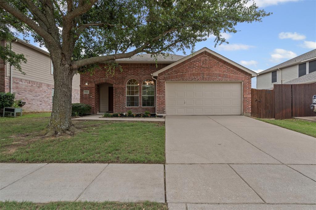 Property Photo: 1213 Canvasback Drive TX 76227