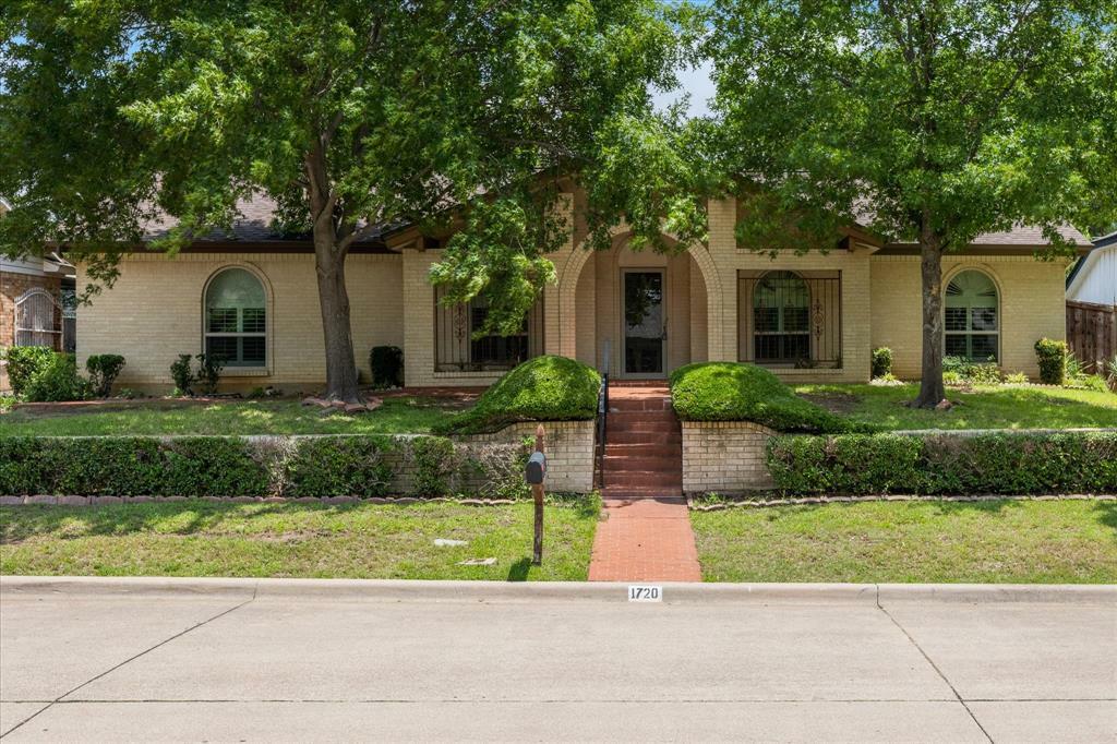 Property Photo: 1720 Westridge Drive TX 76054