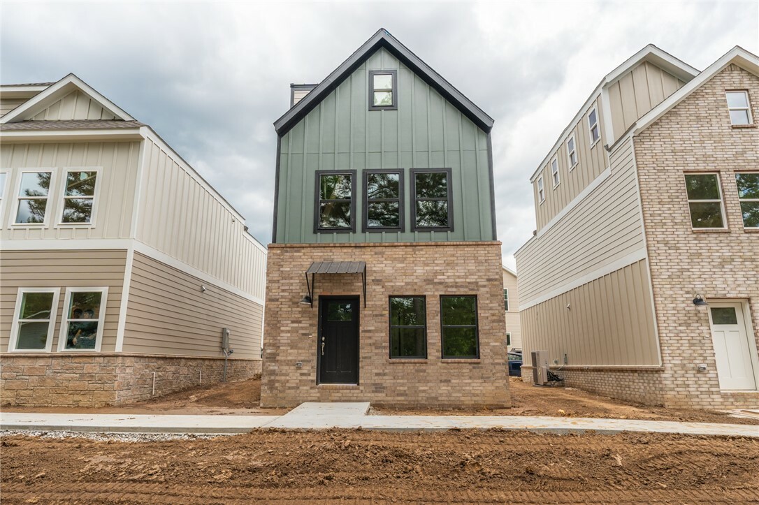 1315 S Van Buren Avenue  Fayetteville AR 72701 photo