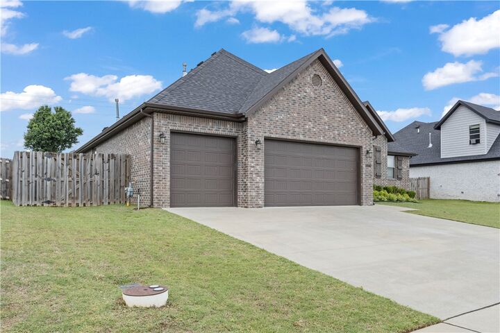 Property Photo:  1440 Amber Way  AR 72719 
