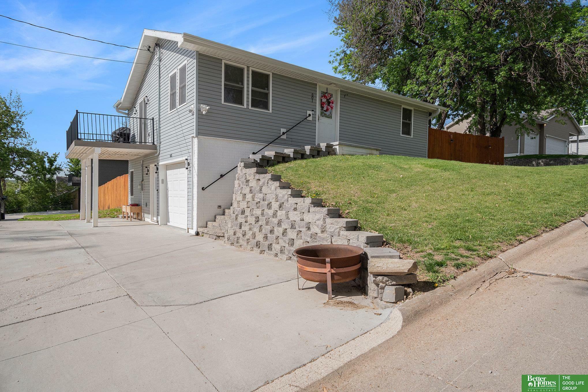 Property Photo:  601 5th Avenue  NE 68048 