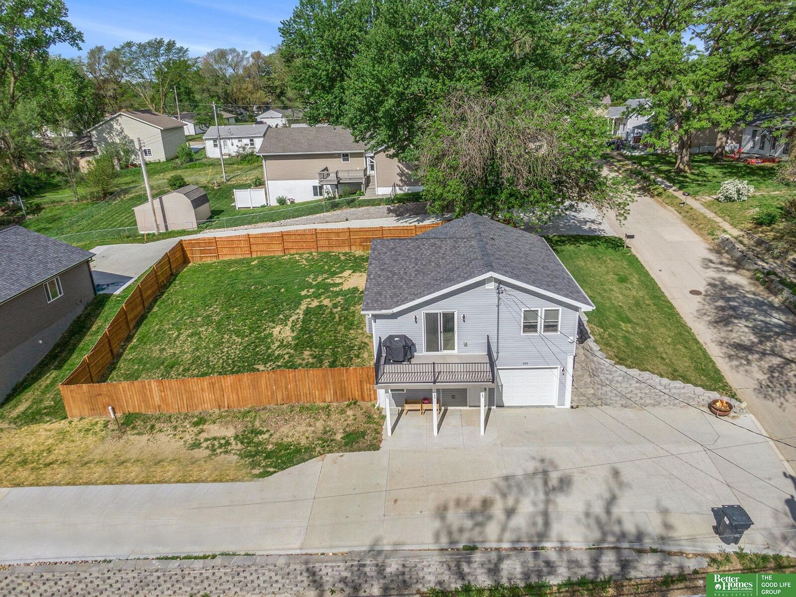 Property Photo: 601 5th Avenue NE 68048