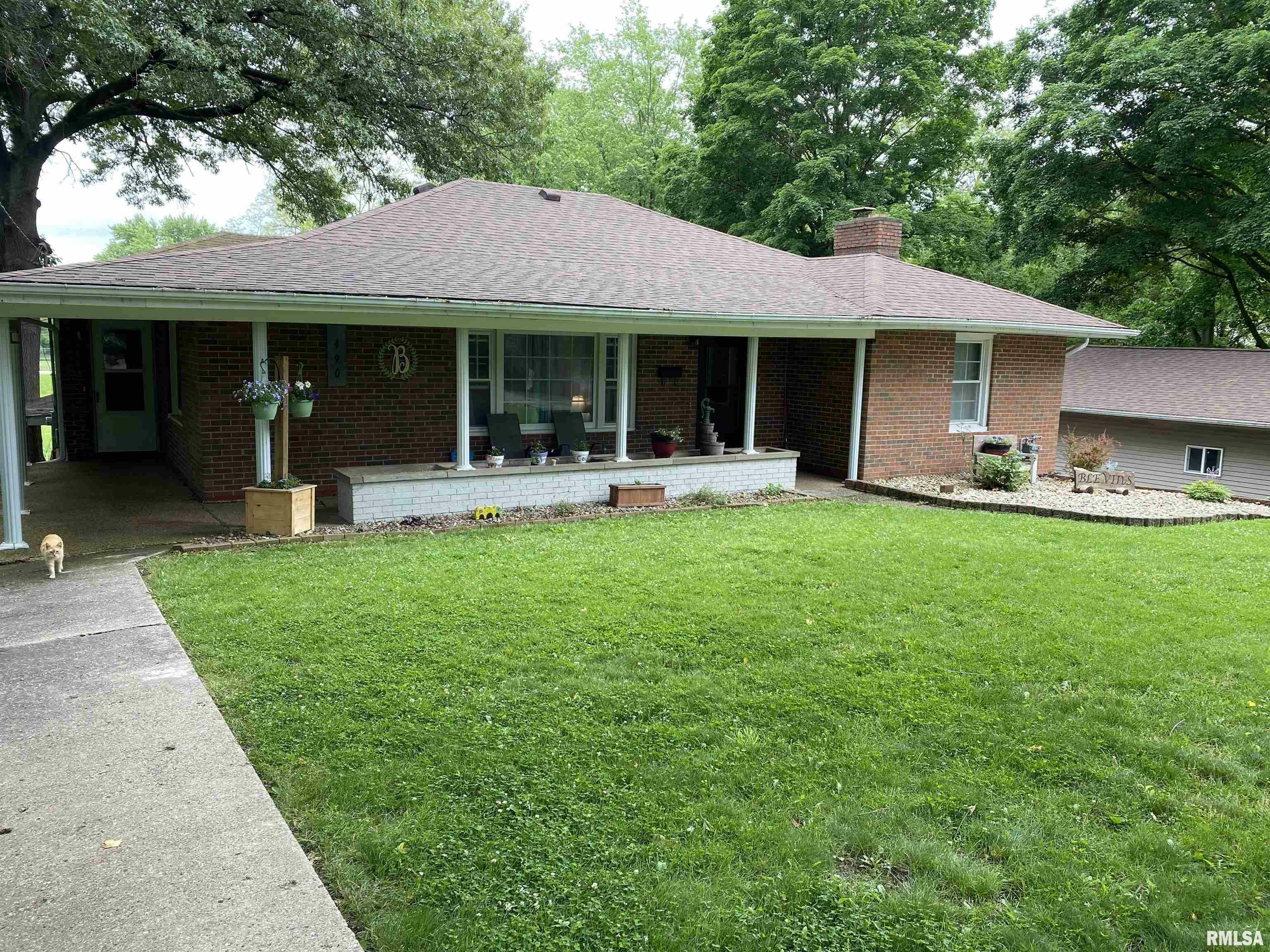 Property Photo: 490 W Pine Street IL 61520