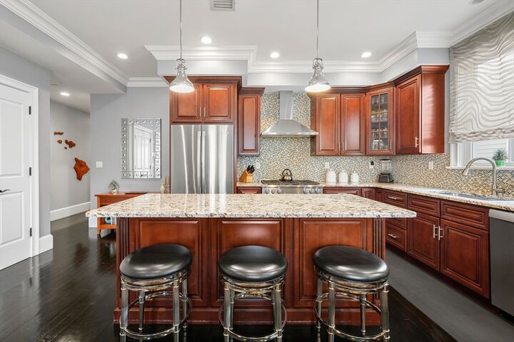 Property Photo:  615 E 6th St 6  MA 02127 