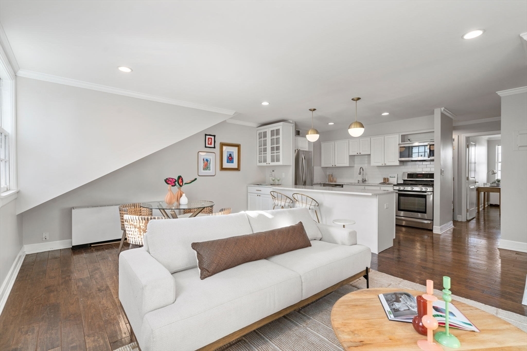 Property Photo: 27 Bowdoin St 5 MA 02114