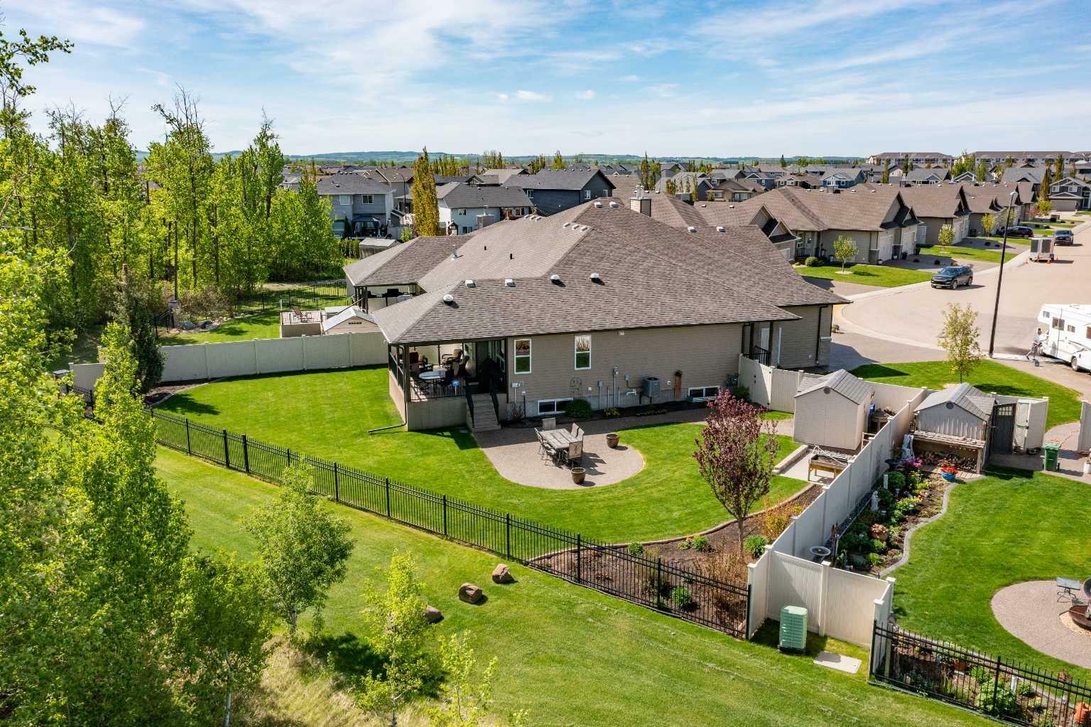Property Photo: 55 Vista Close AB T4R 0N8