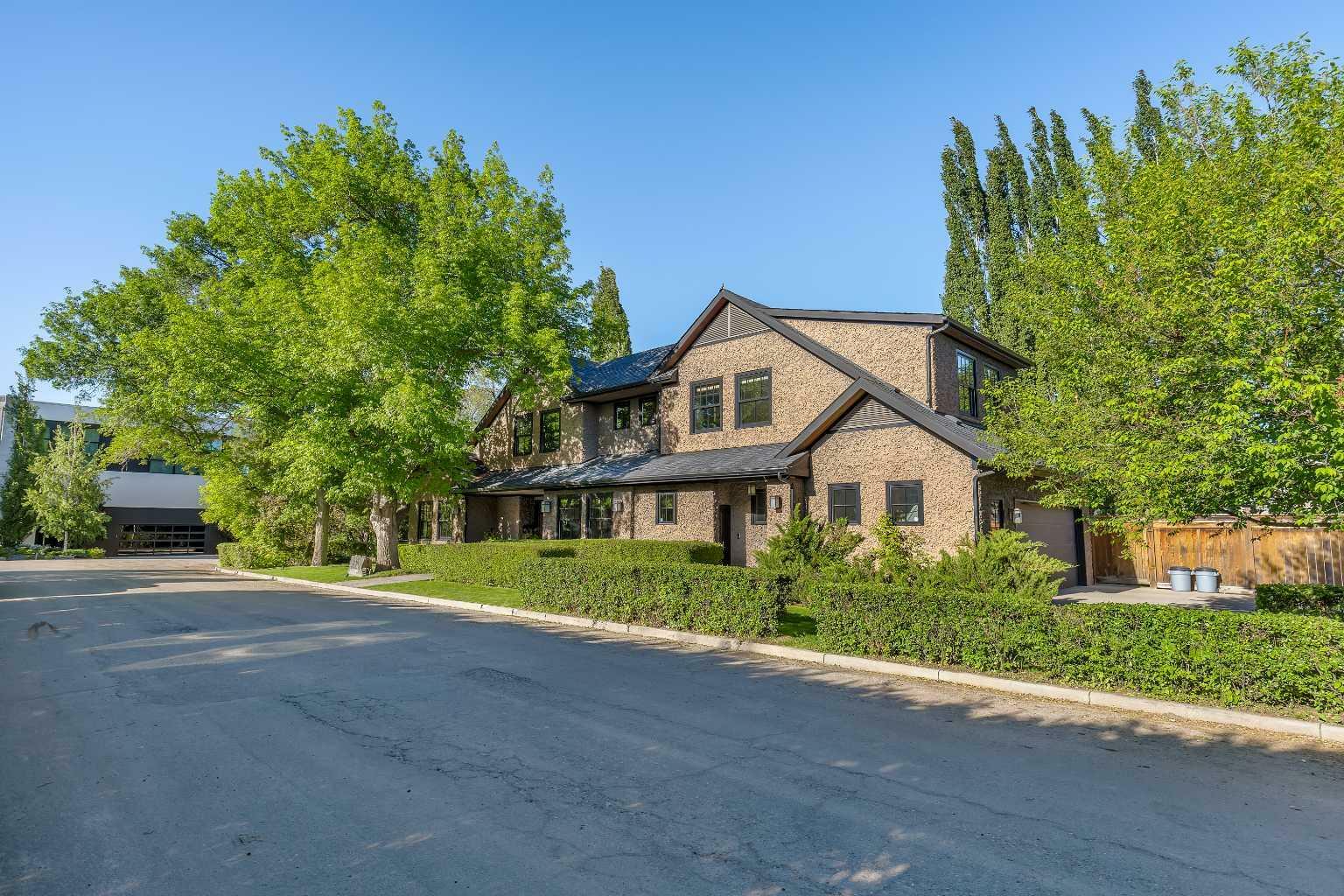 Property Photo: 239 37 Avenue SW AB T2S 0V1