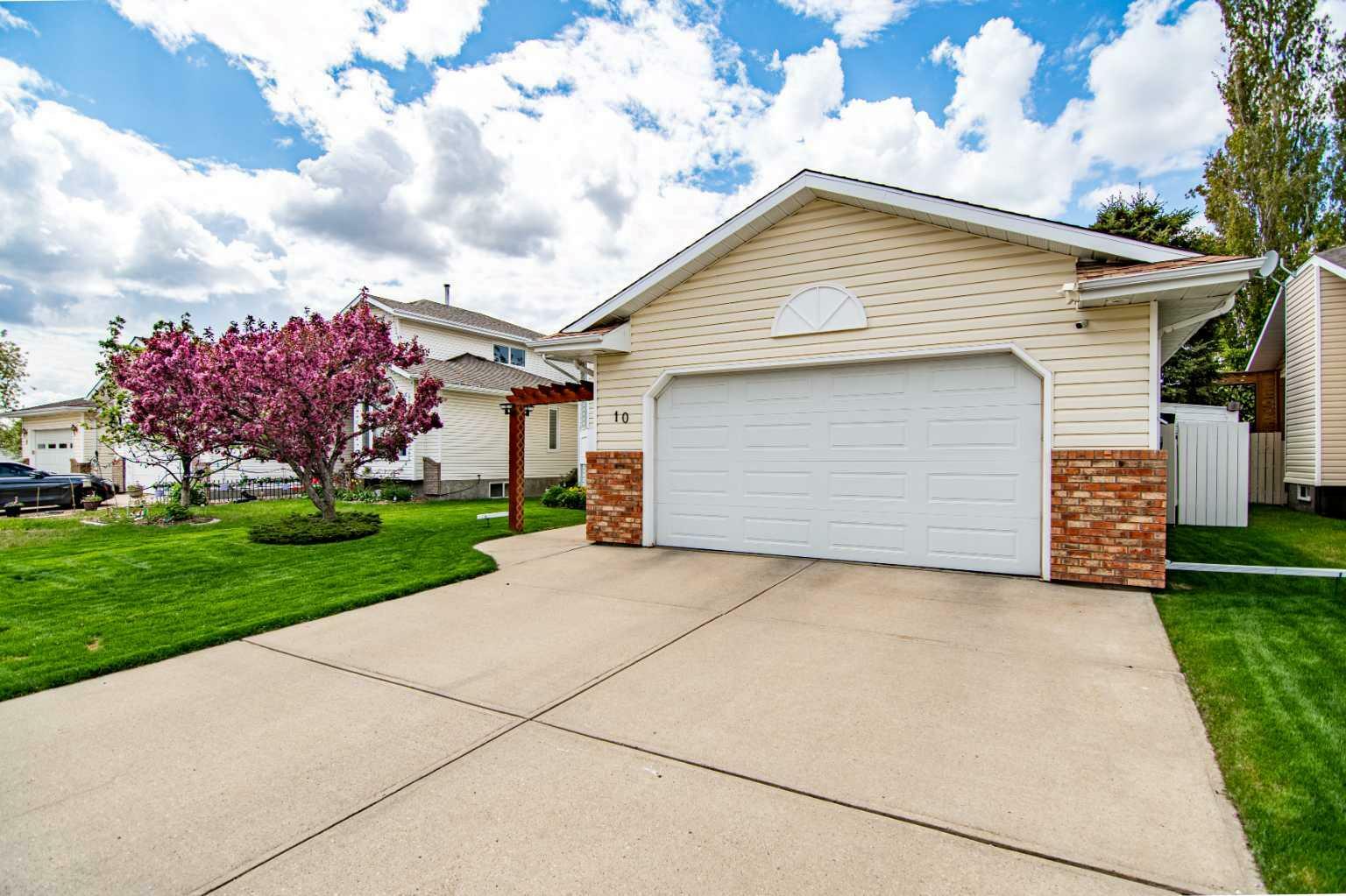 Property Photo: 10 Densmore Crescent AB T4R 2L8
