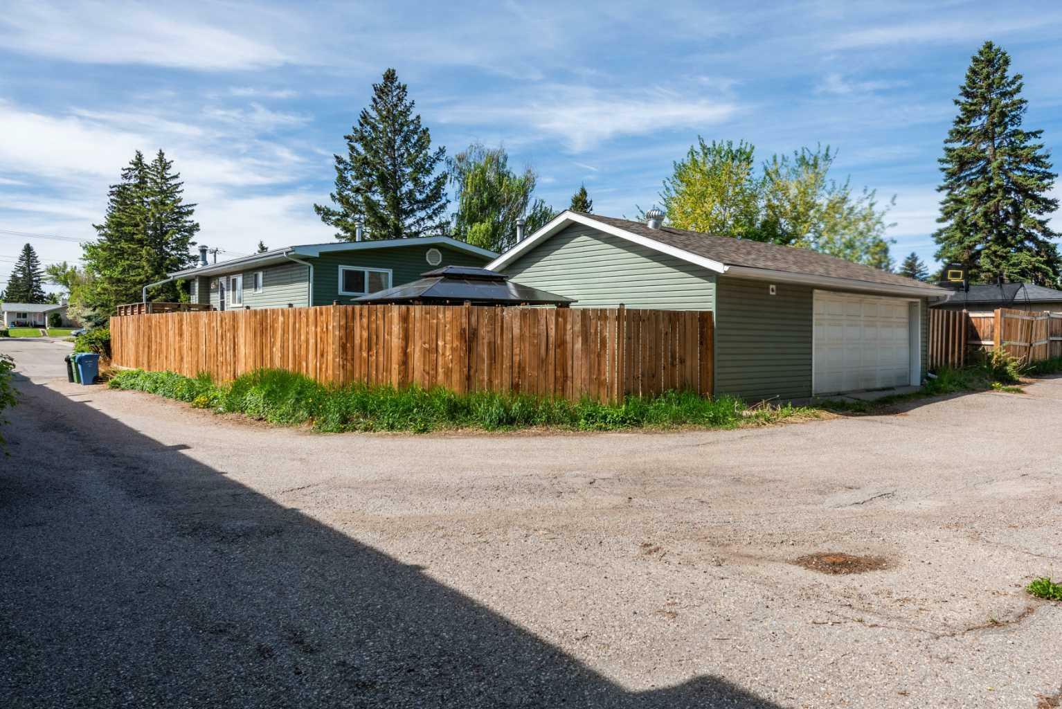 Photo de la propriété: 60 Bralorne Crescent SW AB T2W 0Y8
