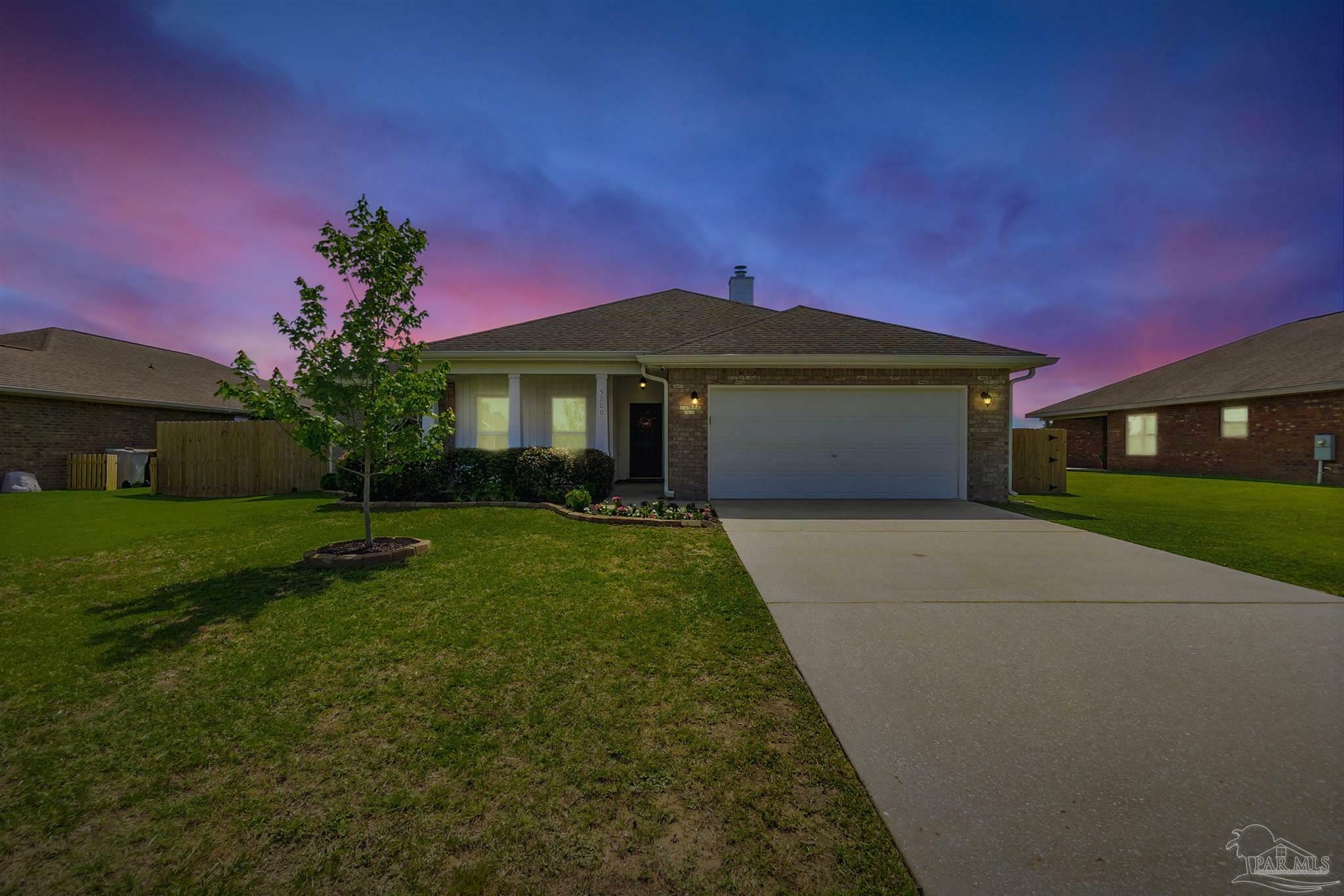 Property Photo: 5800 Glenby Ct FL 32571