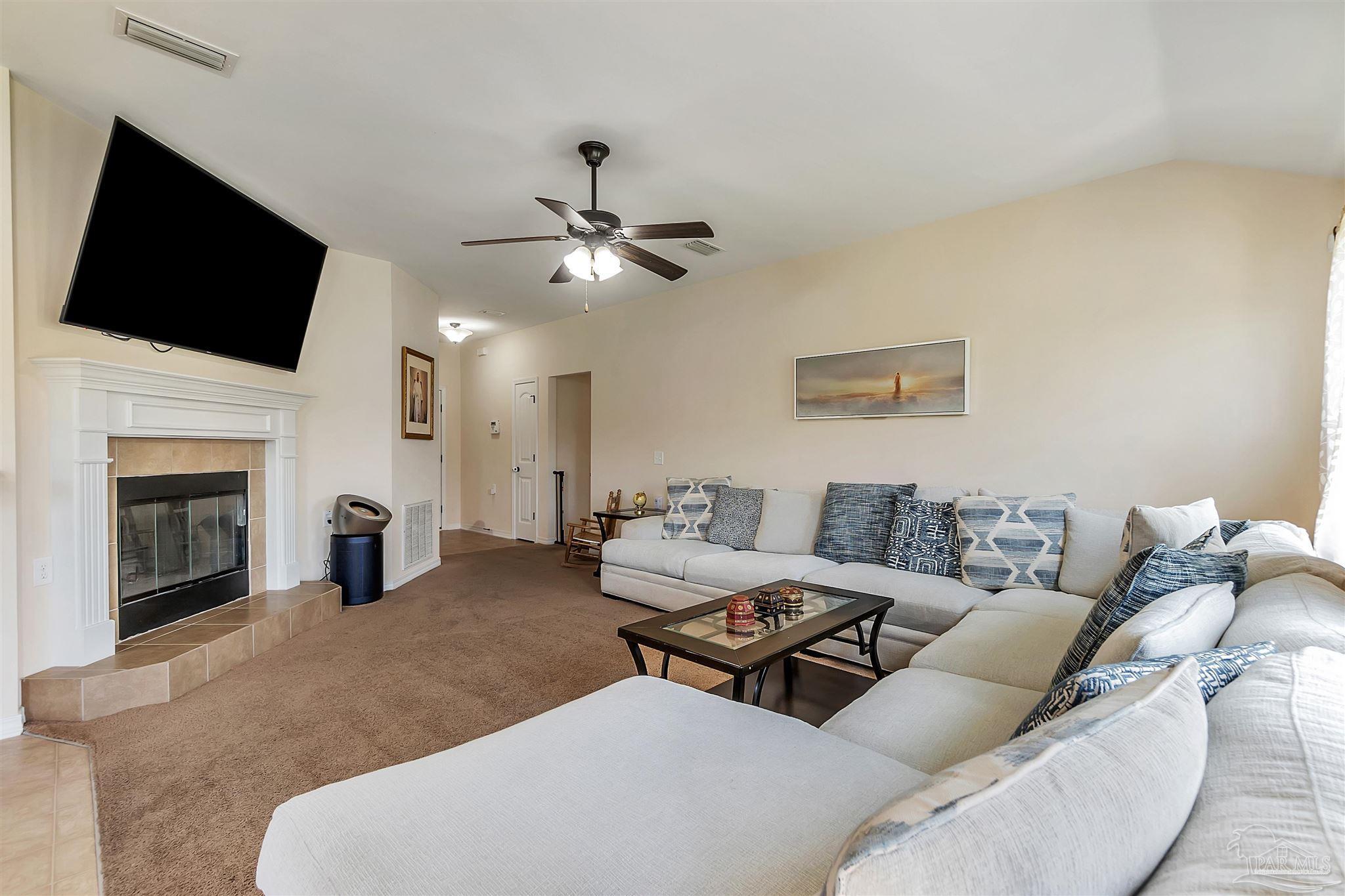 Property Photo: 5800 Glenby Ct FL 32571