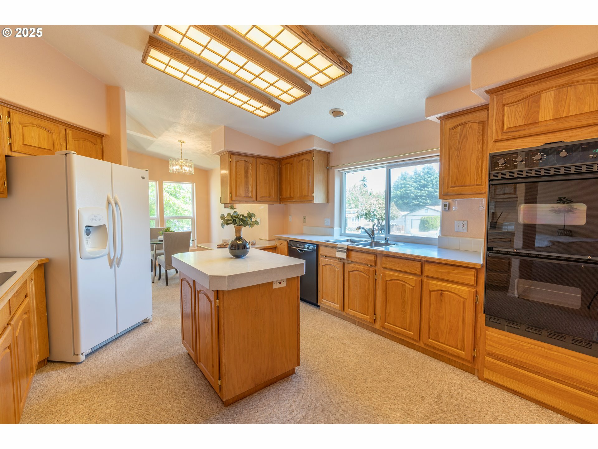 Property Photo: 819 Sheridan Ct OR 97031