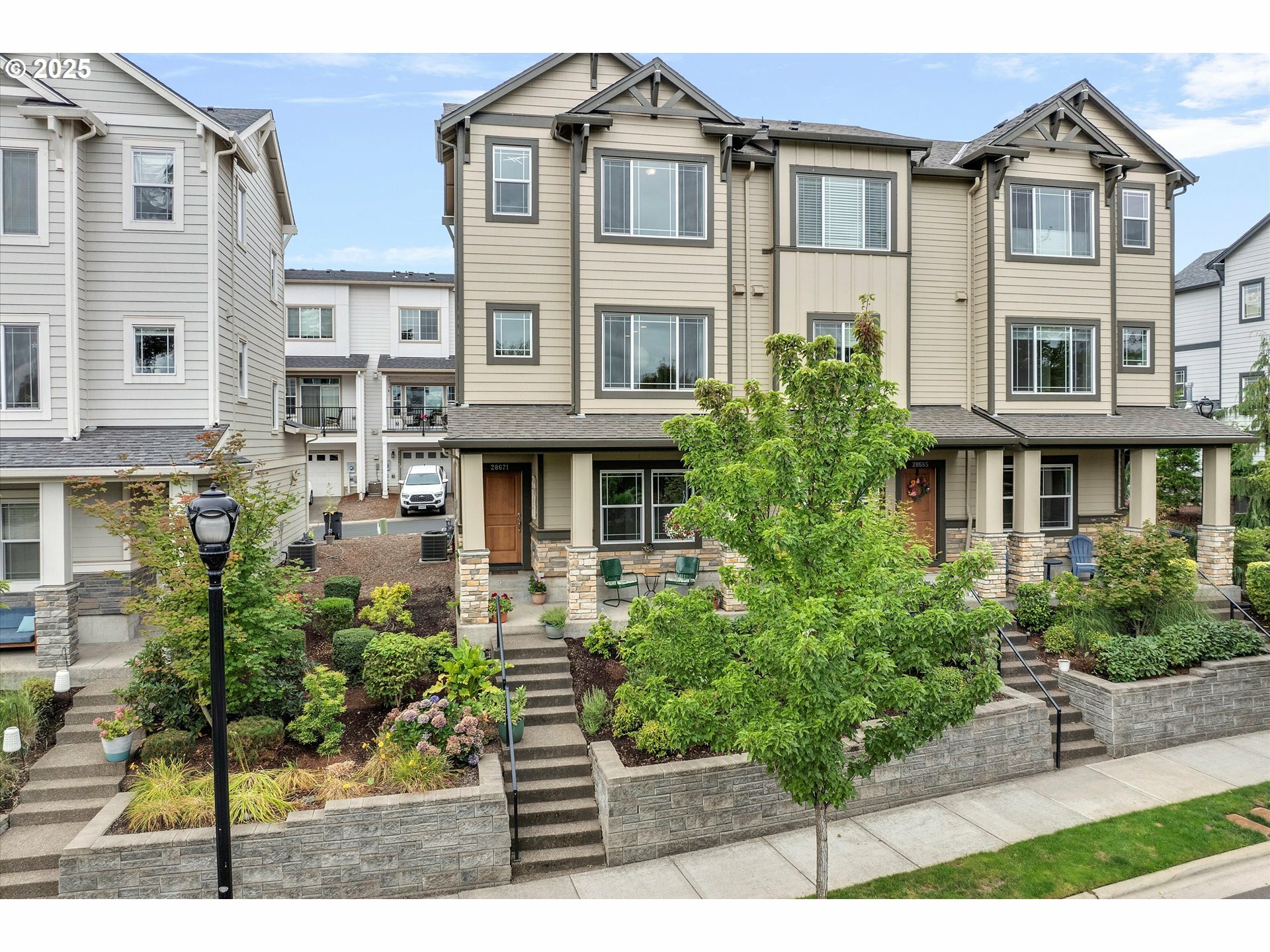 Property Photo:  28671 SW Orleans Ave  OR 97070 