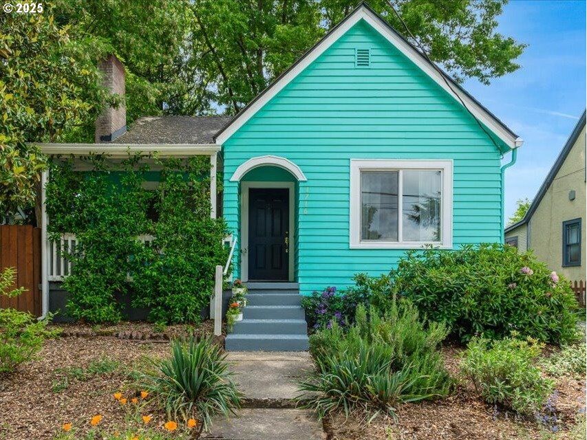 Property Photo: 1716 N Rosa Parks Way OR 97217