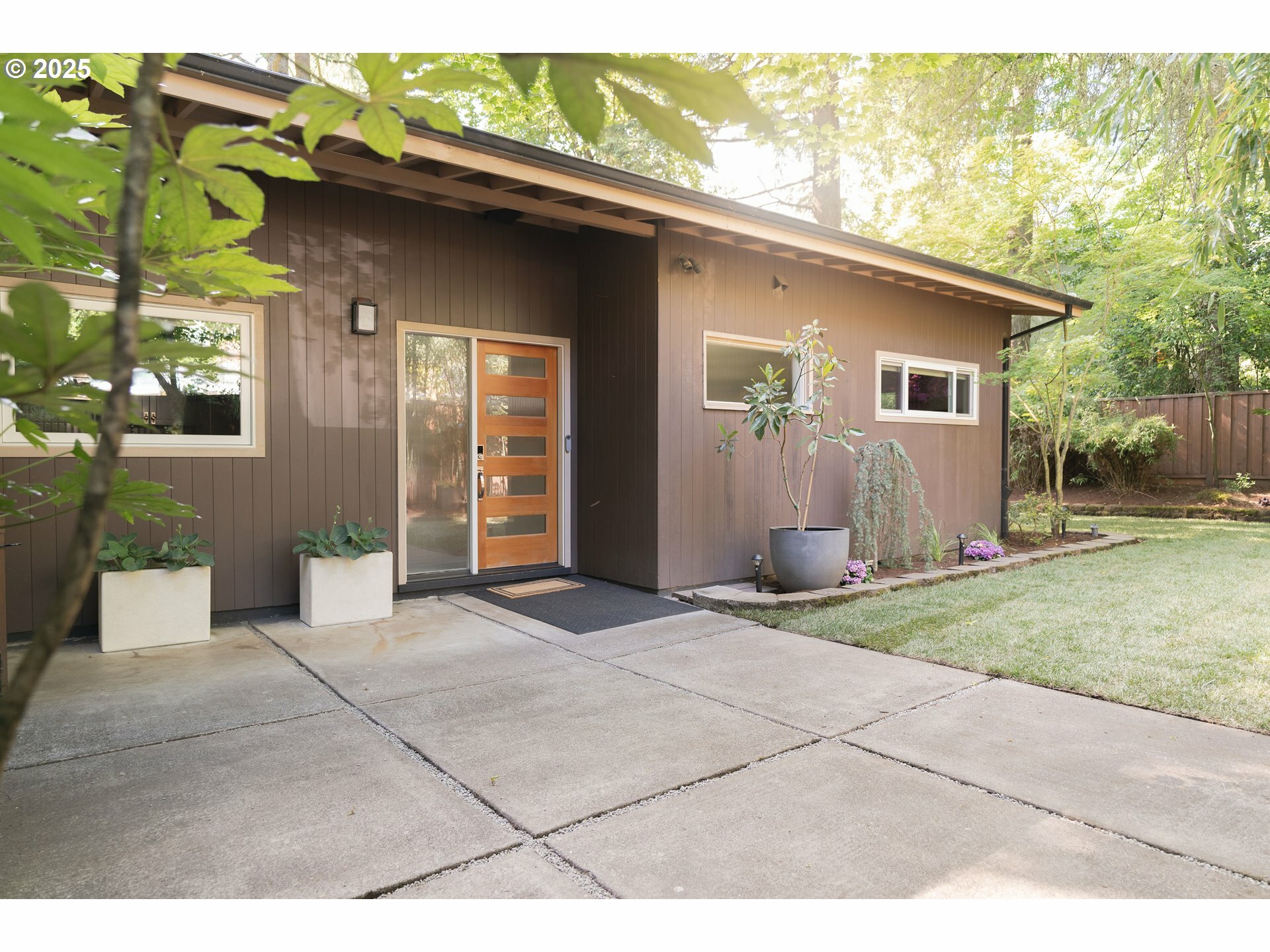 Property Photo: 5431 SW Alfred St OR 97219