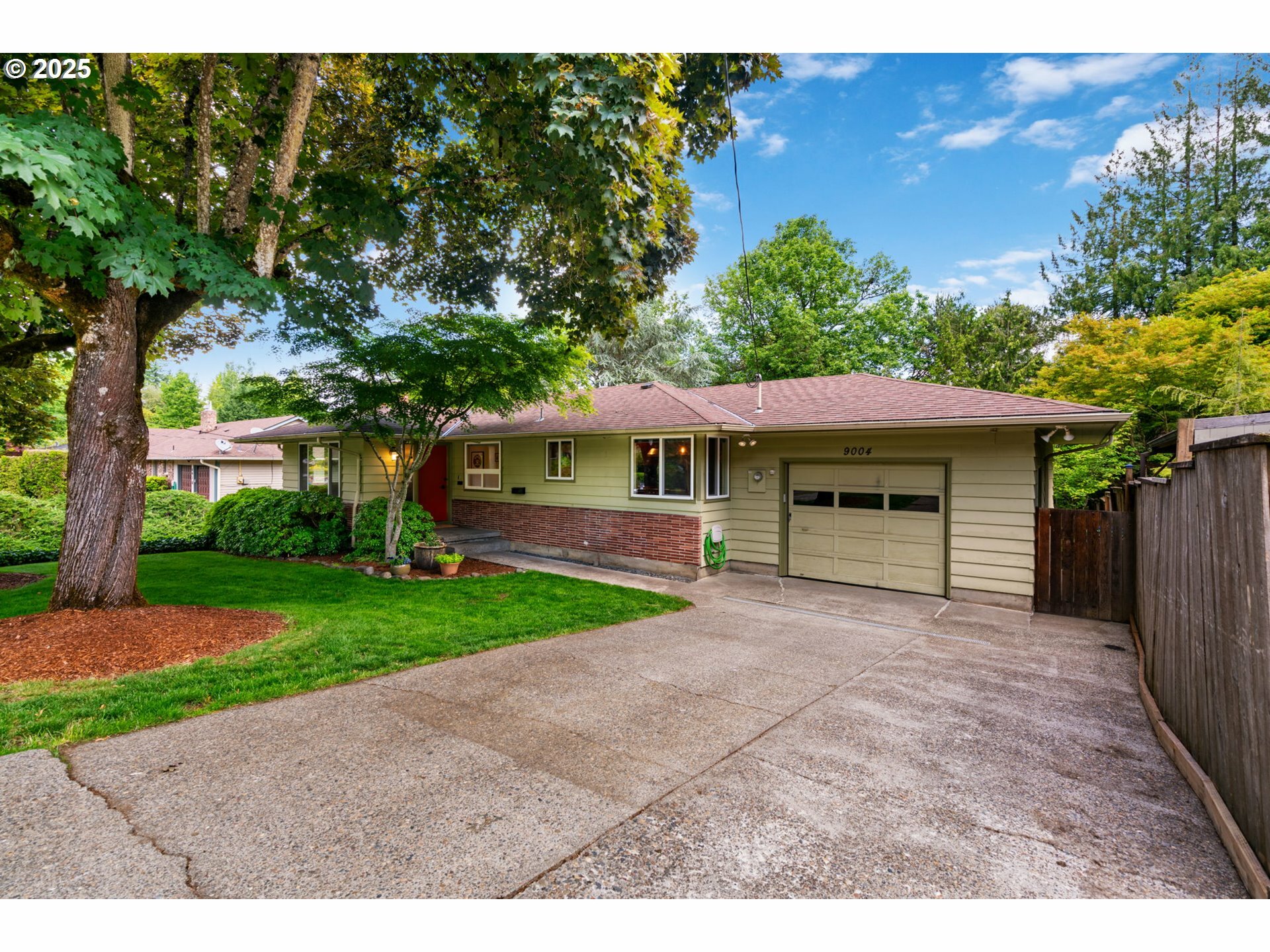 Property Photo: 9004 SW 36th Ave OR 97219