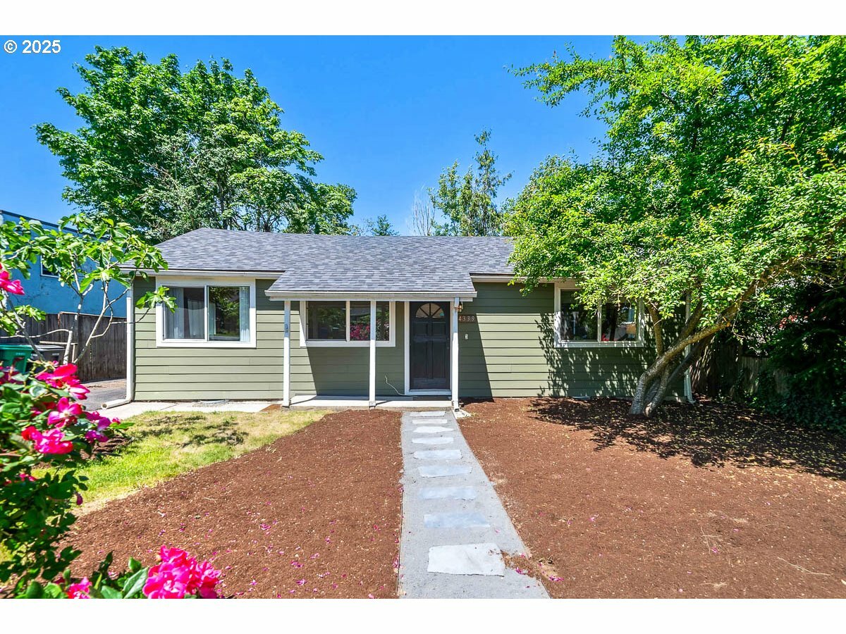 Property Photo: 4339 NE Alberta St OR 97218