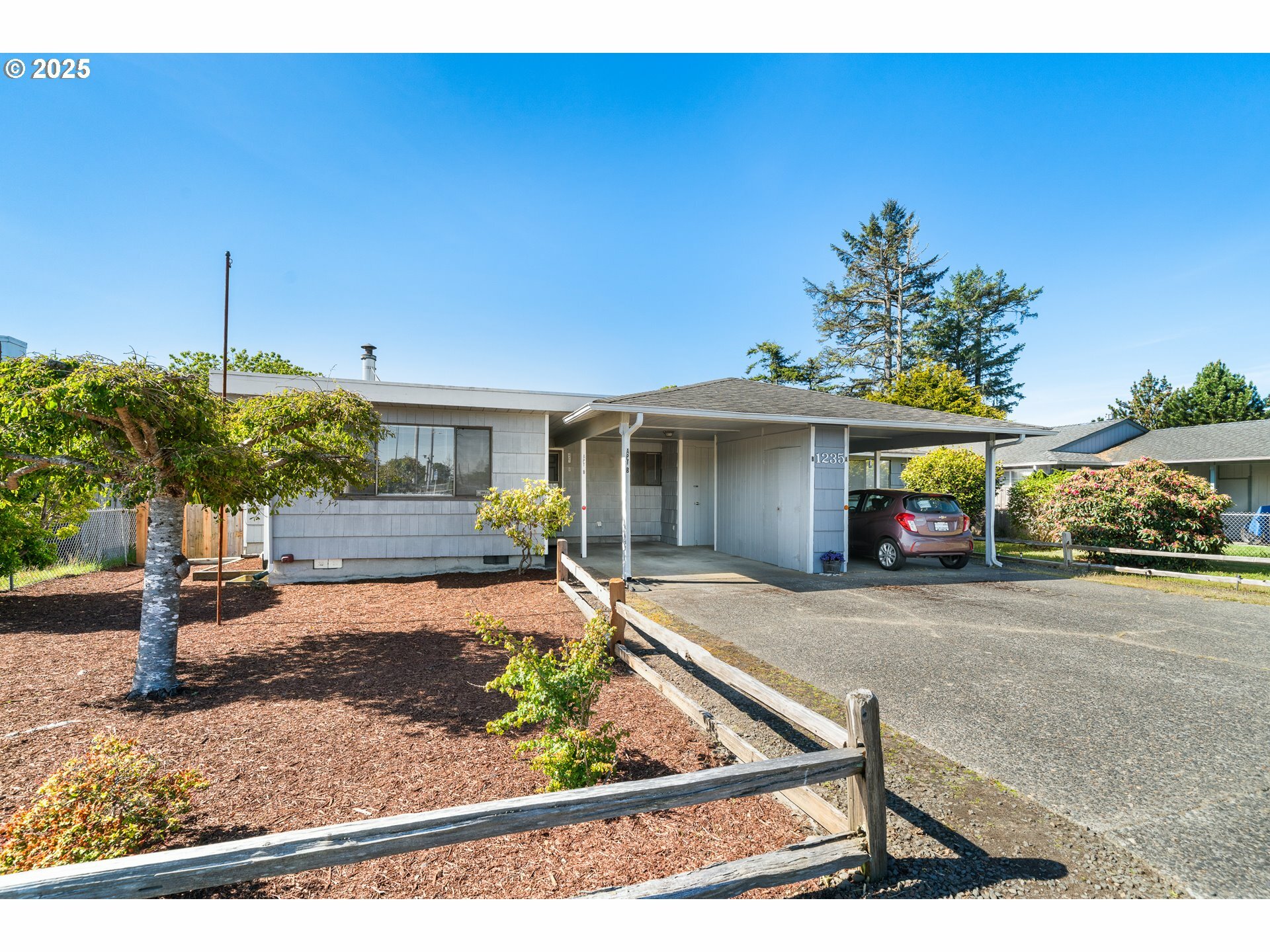 Property Photo: 1235 E Broadway St OR 97138