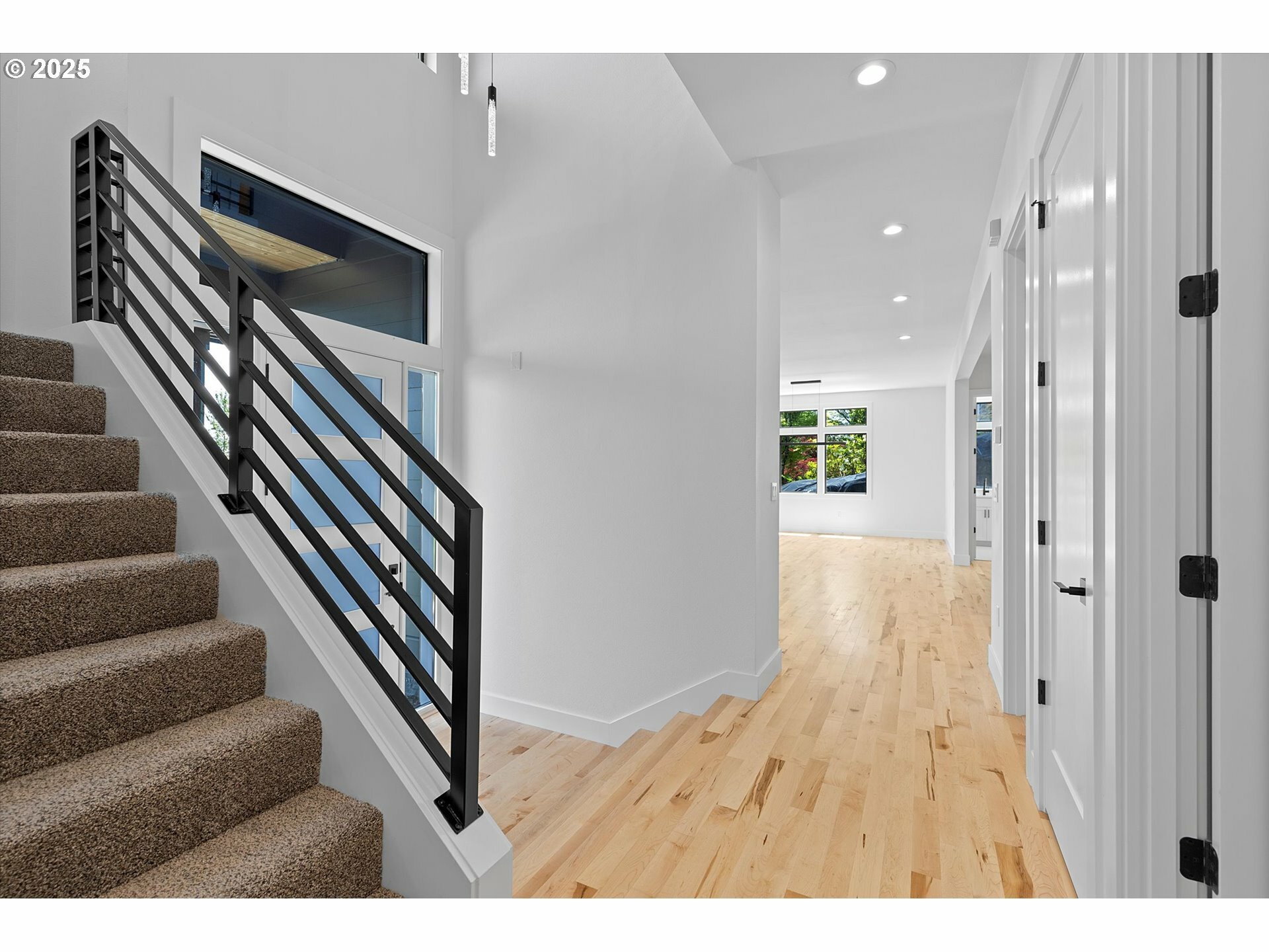 Property Photo: 12 Hidalgo St OR 97035